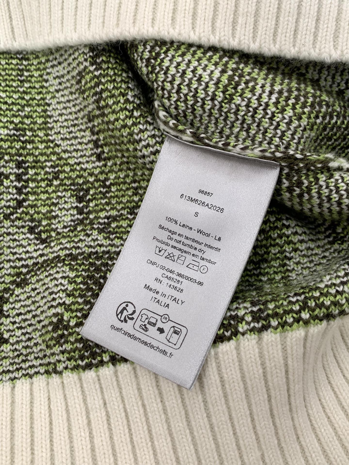 ，Dior 迪奥， 2025冬季新品，专柜同步有售，简约时尚休闲圆领长袖针织羊毛🐑毛衣，原版进口面料，舒