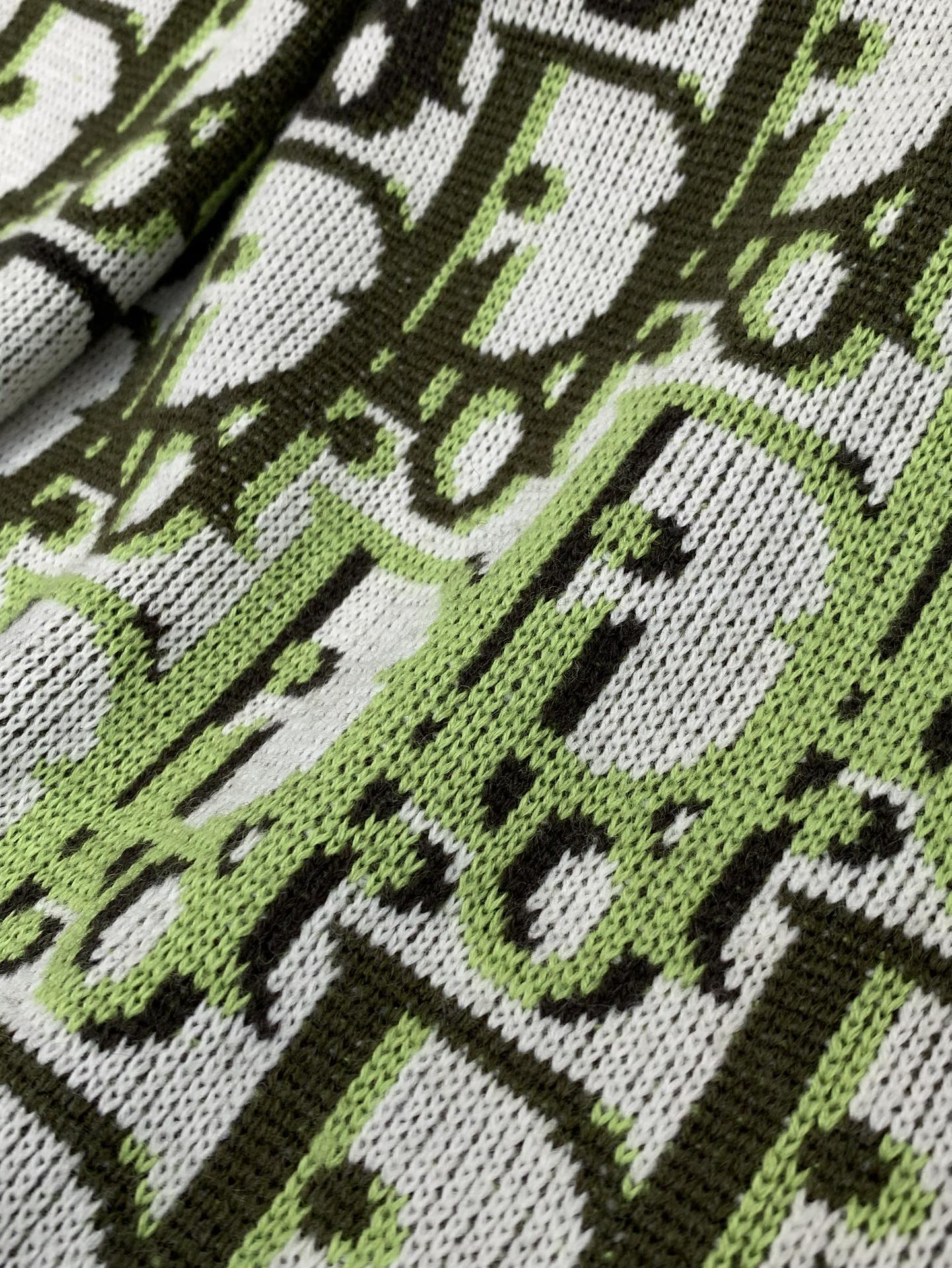 ，Dior 迪奥， 2025冬季新品，专柜同步有售，简约时尚休闲圆领长袖针织羊毛🐑毛衣，原版进口面料，舒