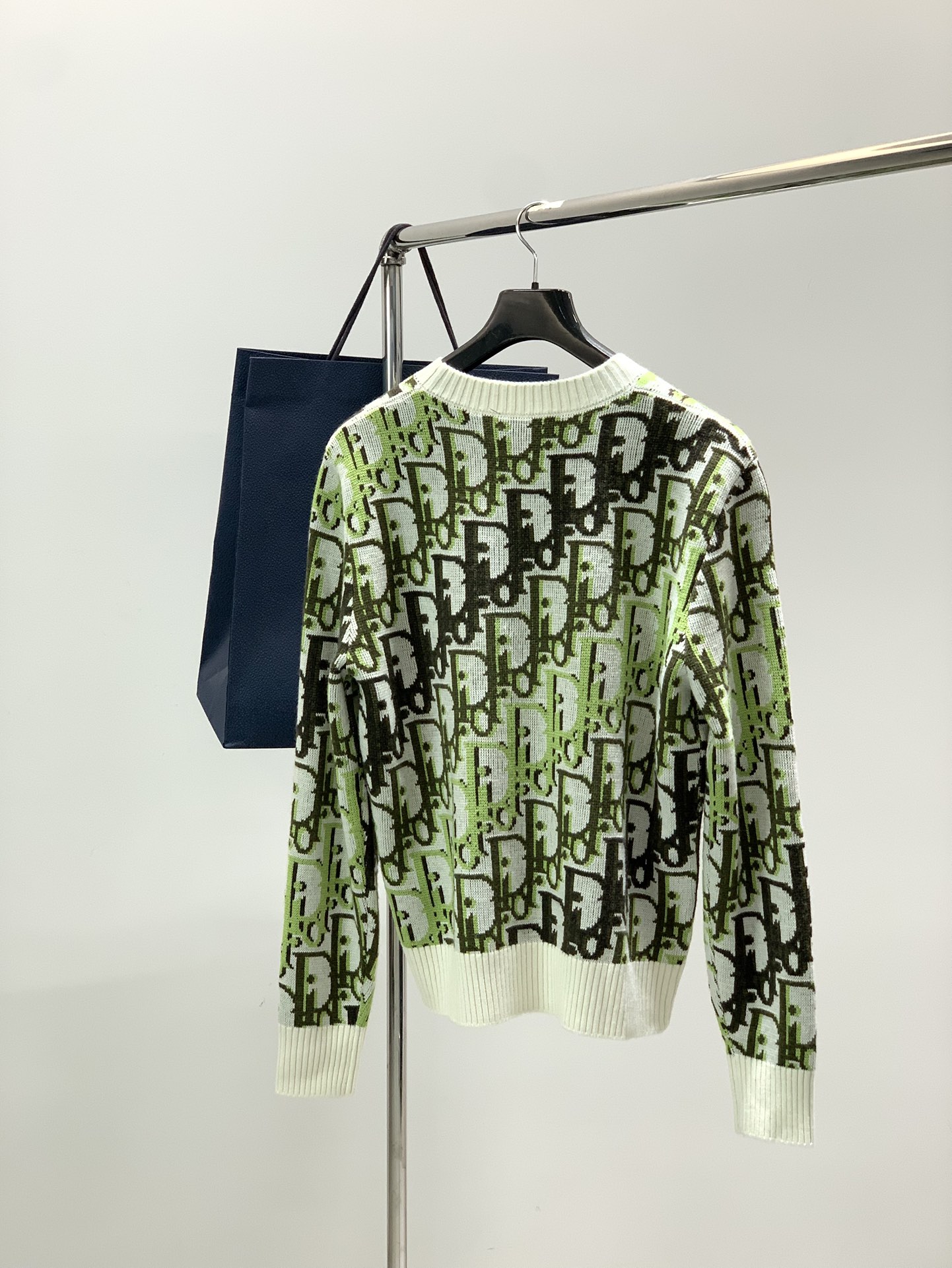 ，Dior 迪奥， 2025冬季新品，专柜同步有售，简约时尚休闲圆领长袖针织羊毛🐑毛衣，原版进口面料，舒