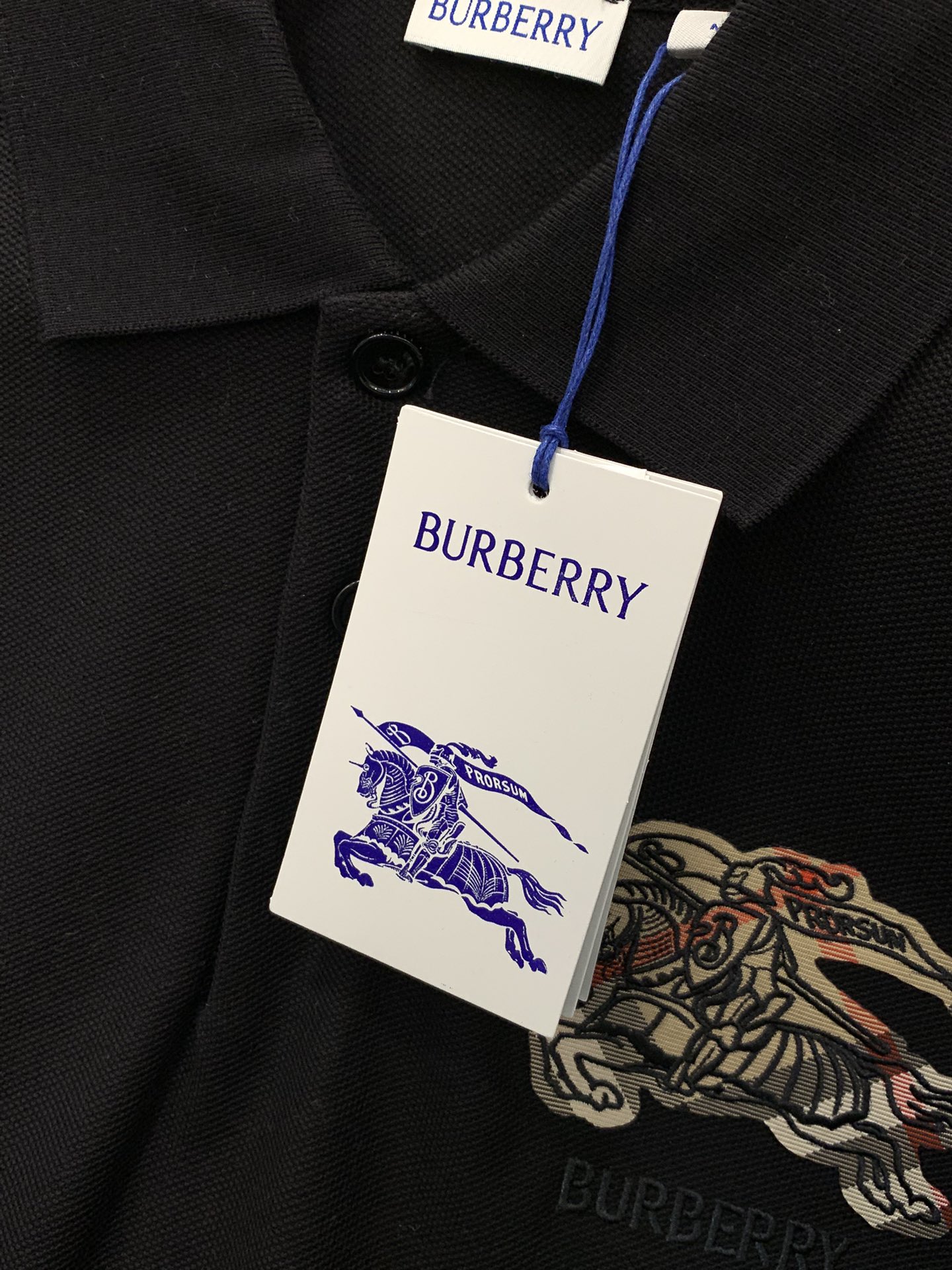 ，Burberry 巴宝莉，2025夏季最新品，专柜同步有售，原单狠货，时尚休闲翻领短袖T恤，进口原版面