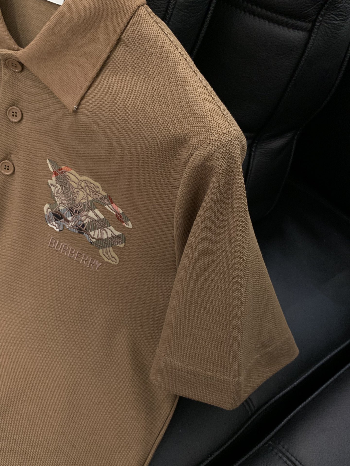 ，Burberry 巴宝莉，2025夏季最新品，专柜同步有售，原单狠货，时尚休闲翻领短袖T恤，进口原版面