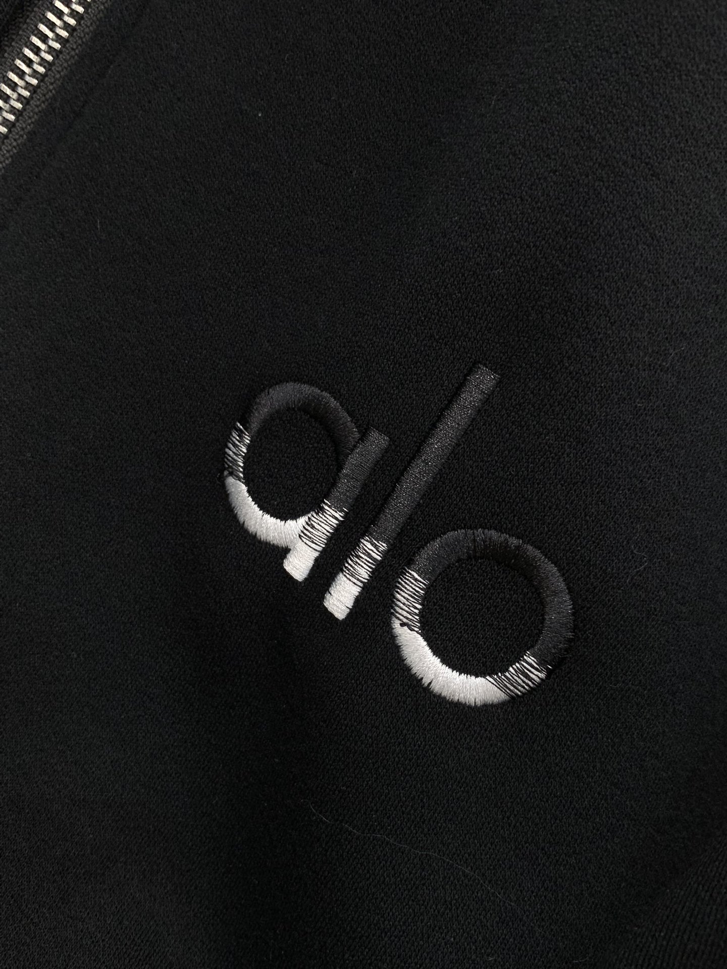 ，ALO最新 套装 一套出。材质 面料:棉32%锦纶63%氨纶5%里料:涤纶100%机洗，手洗最高水温3