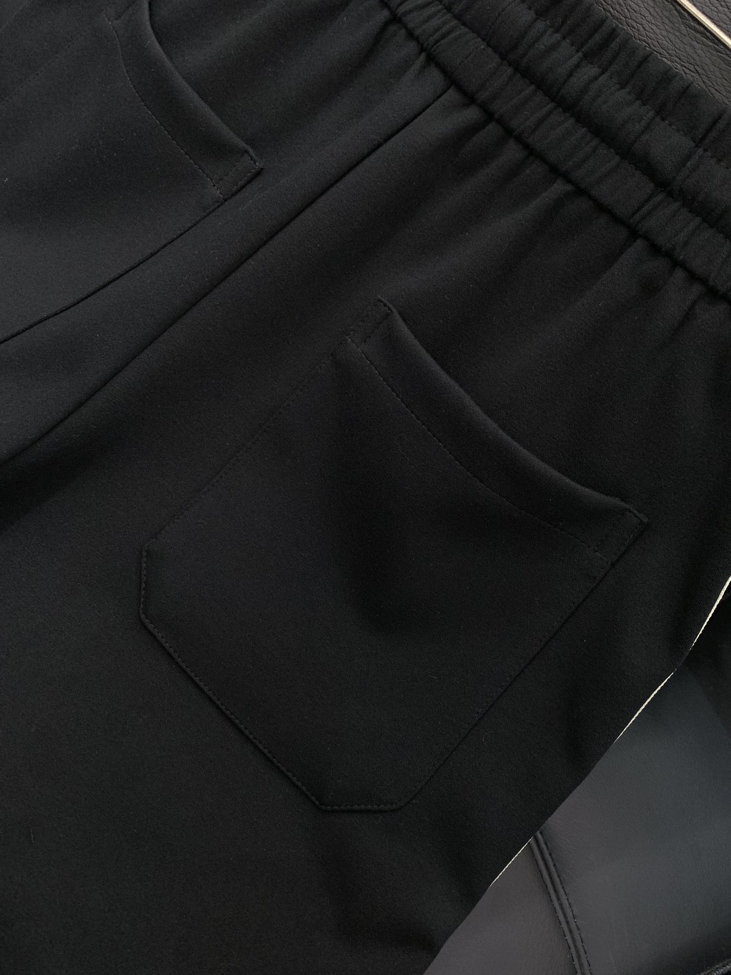 ，ALO最新 套装 一套出。材质 面料:棉32%锦纶63%氨纶5%里料:涤纶100%机洗，手洗最高水温3