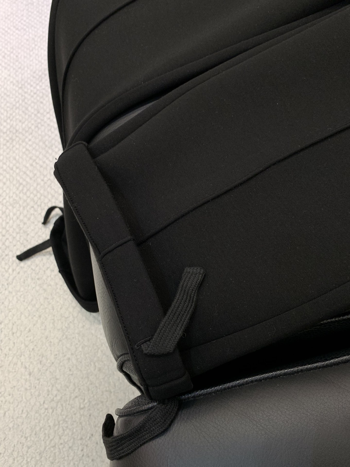 ，迪奥 绒里舒爽空气棉的提升版…超赞混纺面料。cd家 25年冬季顶配裤装。前后立体刺绣logo设计。。门