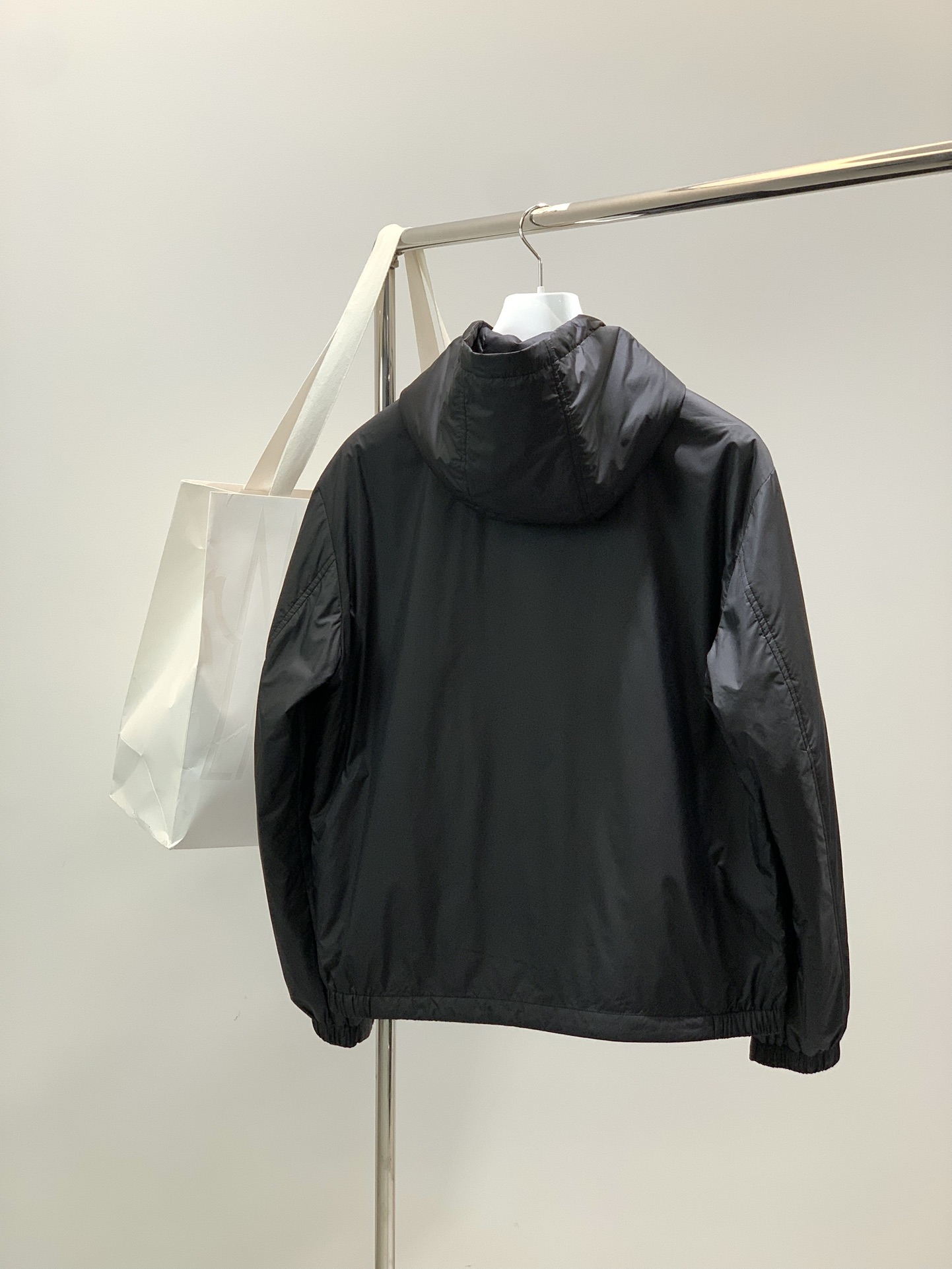 ，Moncler 蒙口，2025冬季最新品，专柜同步有售，原单狠货，时尚休闲连帽棉服外套，上身舒适！吸睛