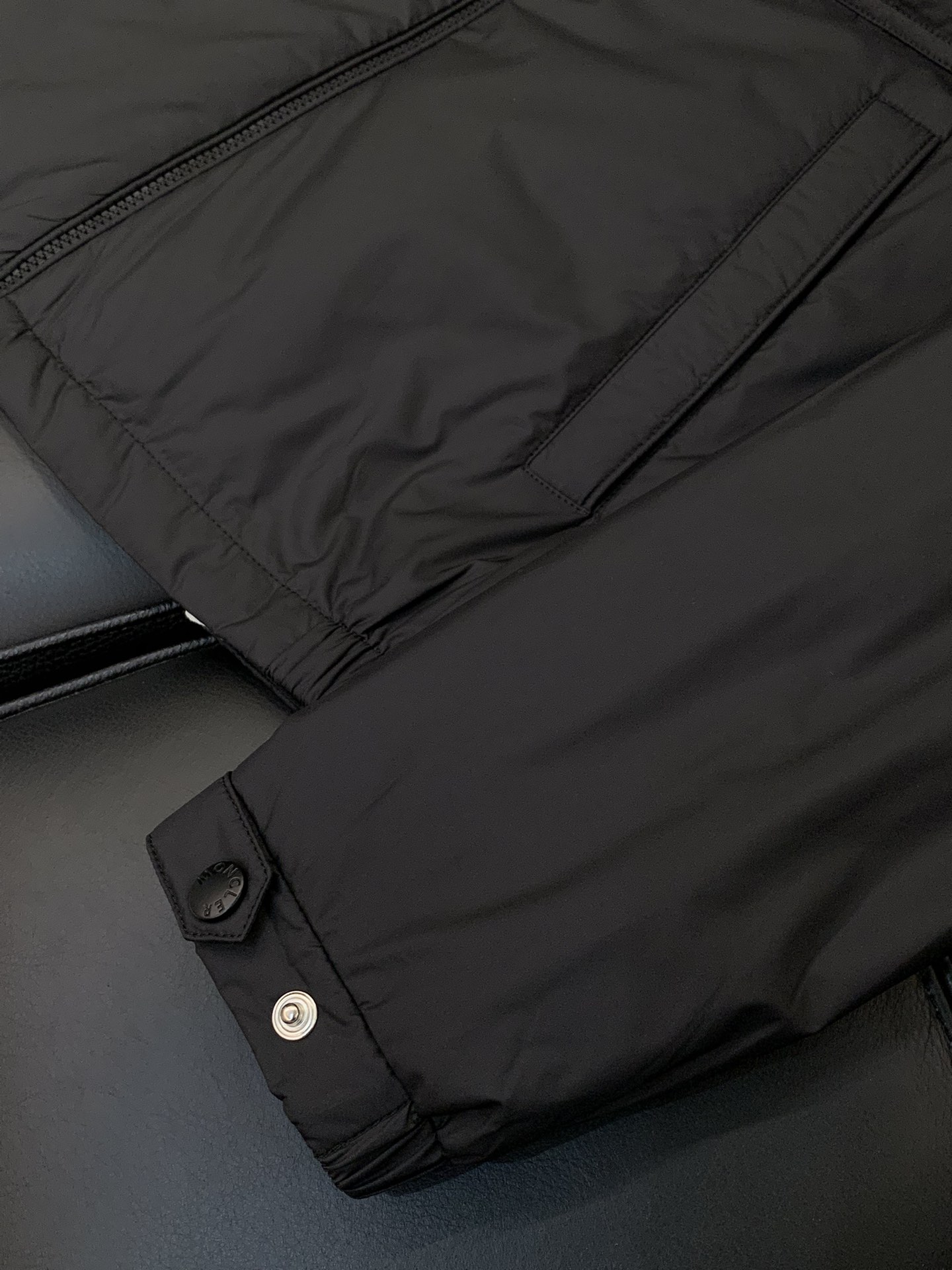 ，Moncler 蒙口，2025冬季最新品，专柜同步有售，原单狠货，时尚休闲连帽棉服外套，上身舒适！吸睛