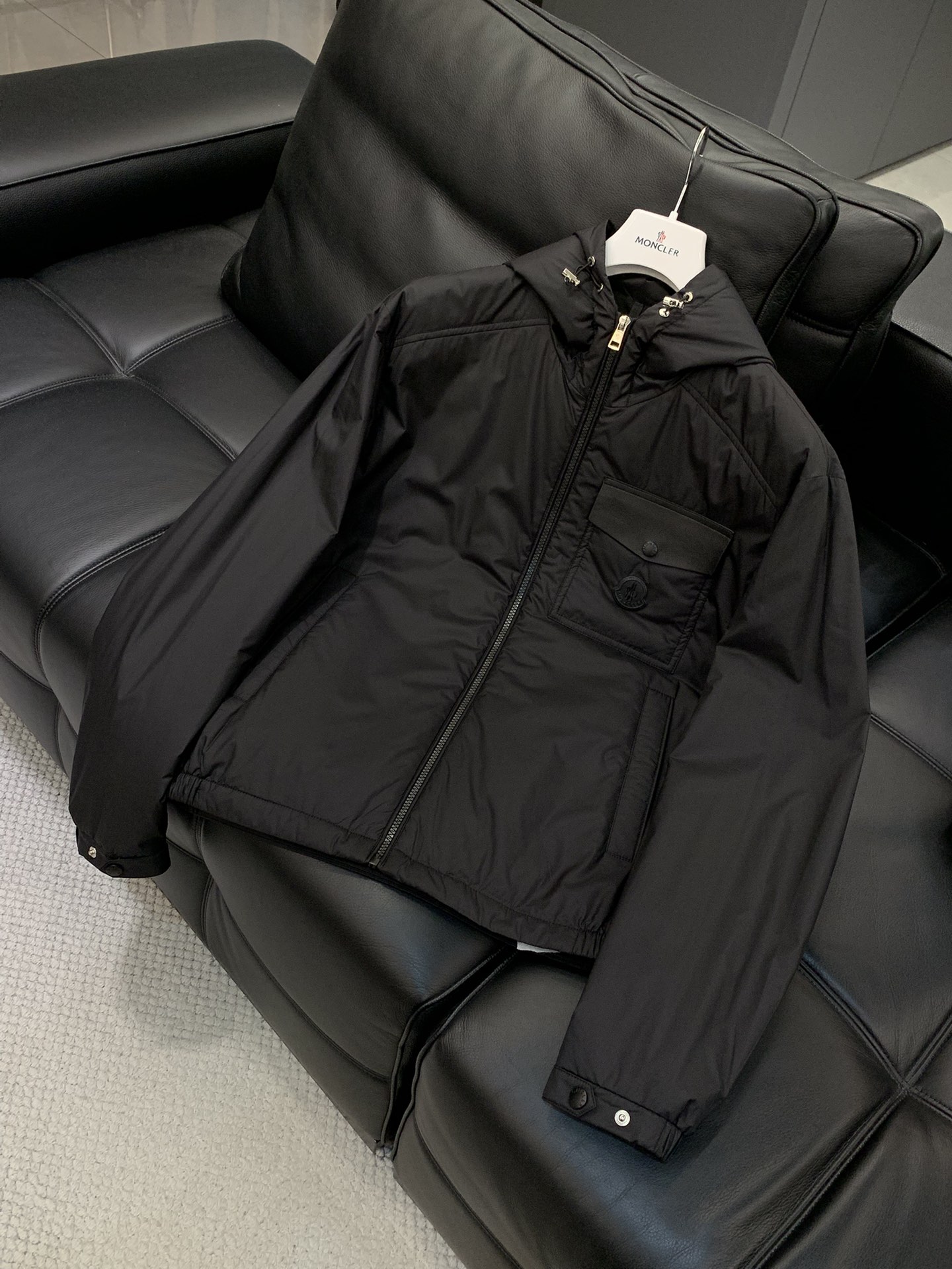 ，Moncler 蒙口，2025冬季最新品，专柜同步有售，原单狠货，时尚休闲连帽棉服外套，上身舒适！吸睛