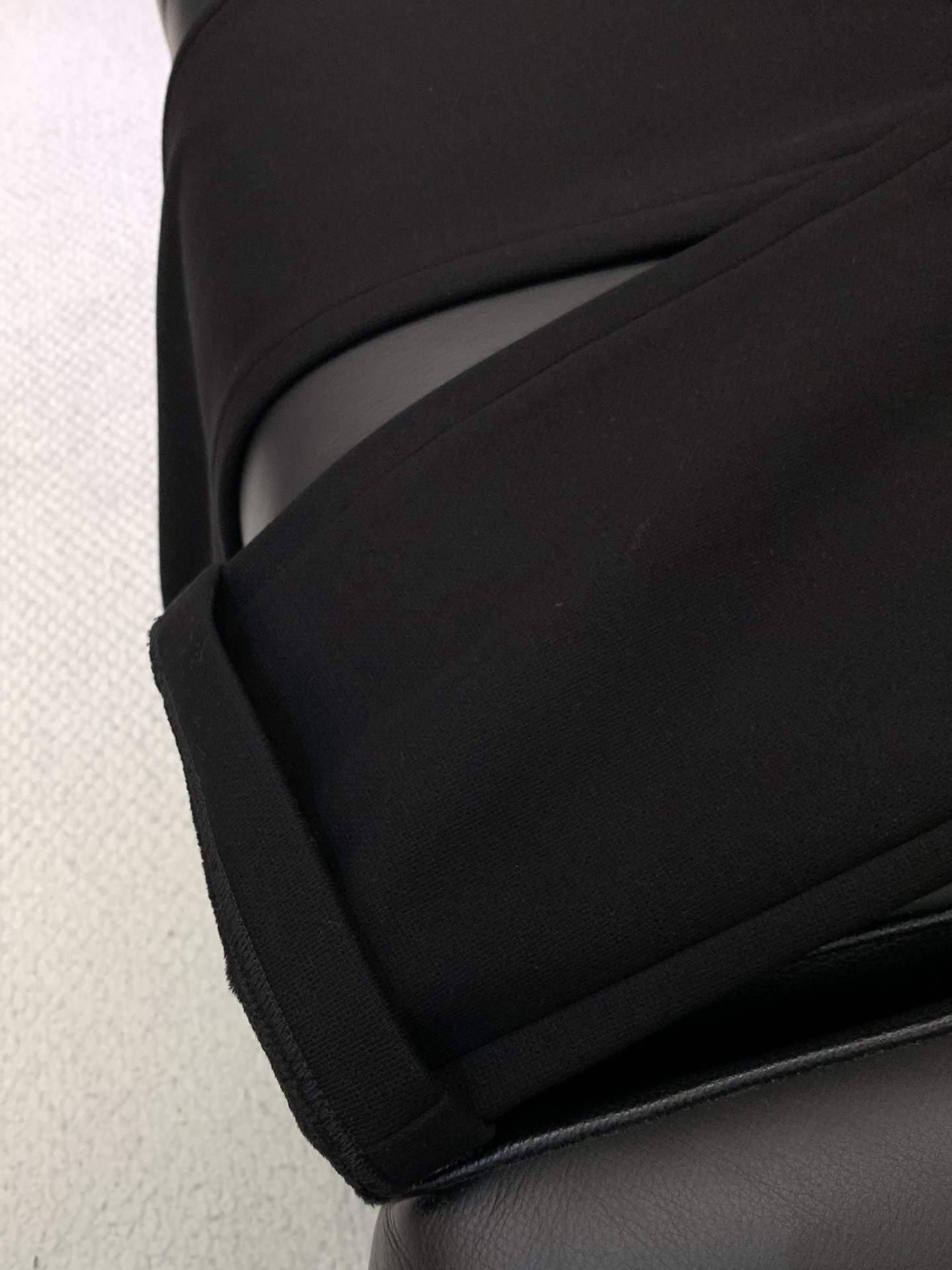 ，LouisVuitton 路易威登，2025冬季最新款，专柜同步有售，原单狠货，时尚➕绒休闲裤，上身很