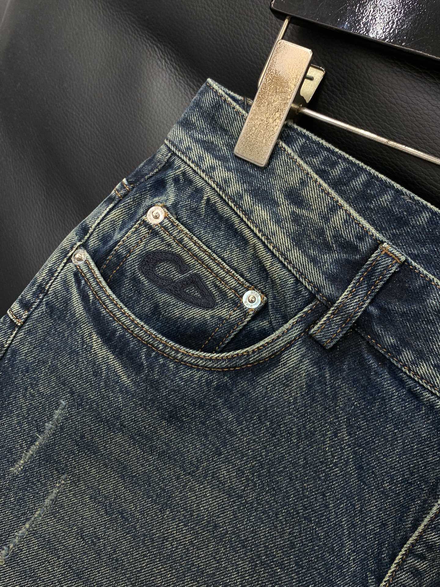 ，Dior 迪奥，2025秋季新品，官网专柜同步有售，原单狠货，时尚休闲水洗牛仔裤，超级有范儿的一款牛仔