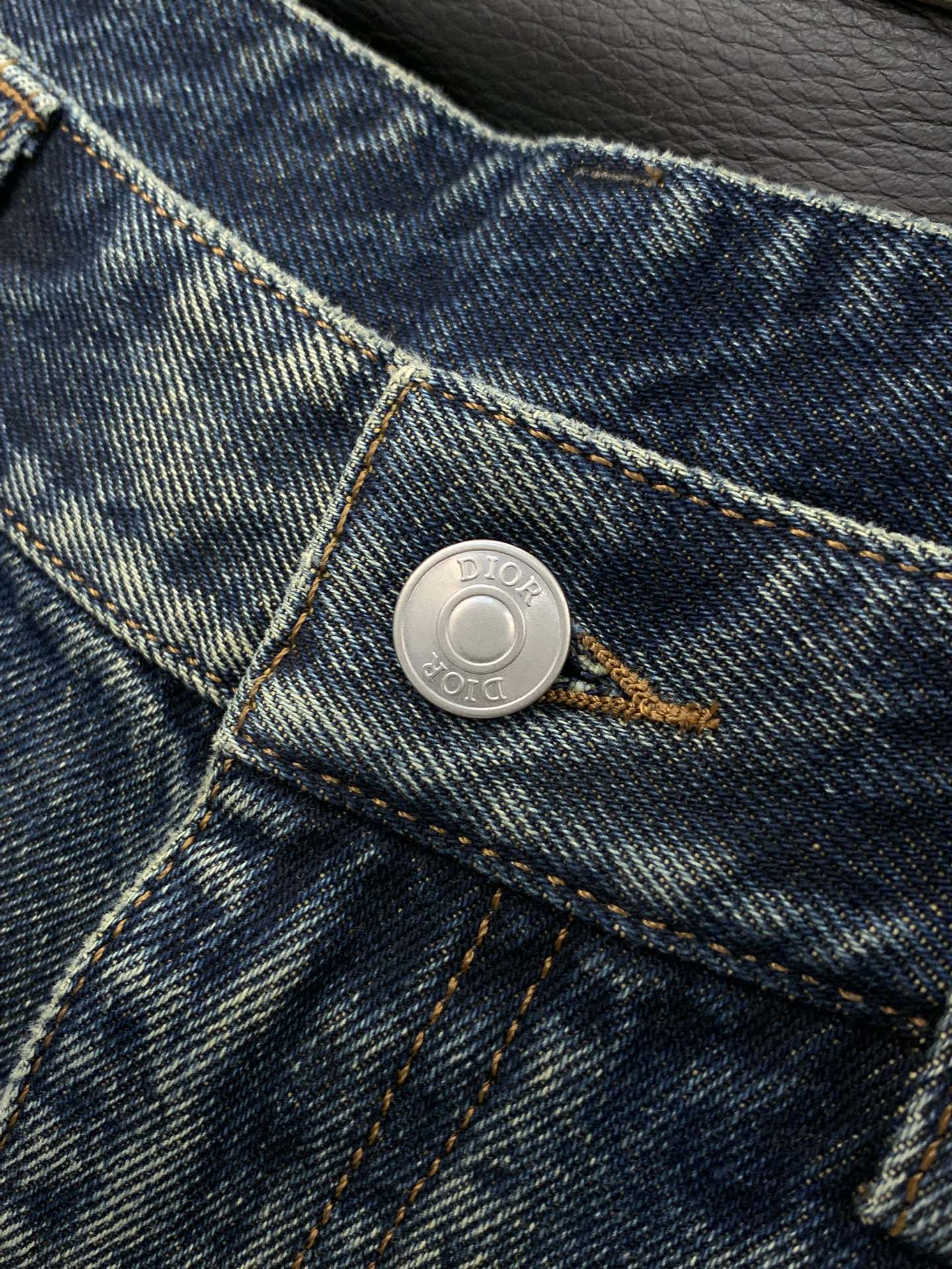 ，Dior 迪奥，2025秋季新品，官网专柜同步有售，原单狠货，时尚休闲水洗牛仔裤，超级有范儿的一款牛仔