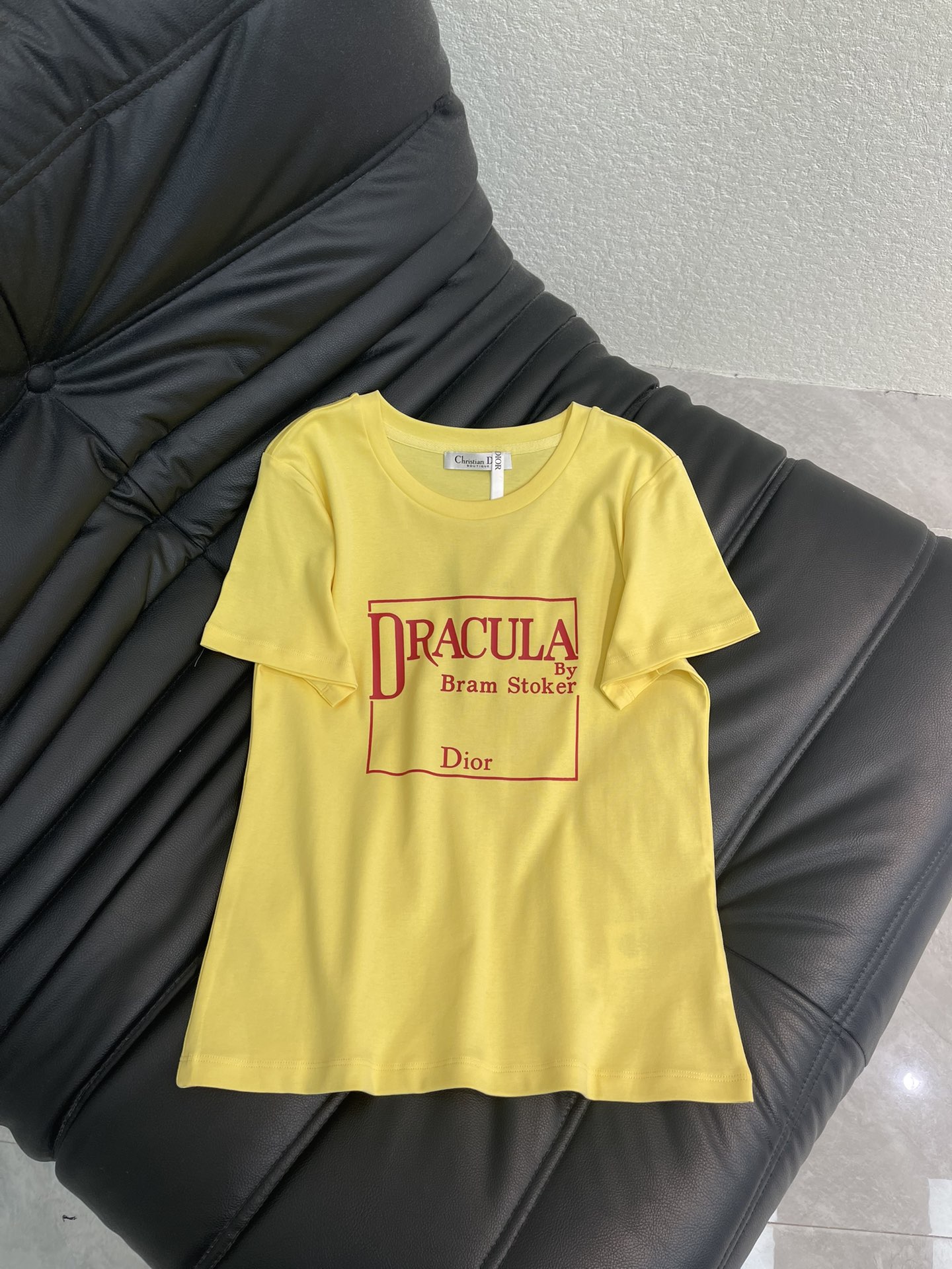 NO:685907,Dior 2026 early spring new product printed short-sleeved T-shirt!  Imported pure cotton fabric!  Place an order quickly!  Running volume price A,,dior,T-shirt,tees,t-shirt,19860909Dior 2026早春新品 印花短袖T恤！进口纯棉面料！ 快快报单！跑量价 A,,dior,T-shirt,tees，t-shirt,,Women's clothing