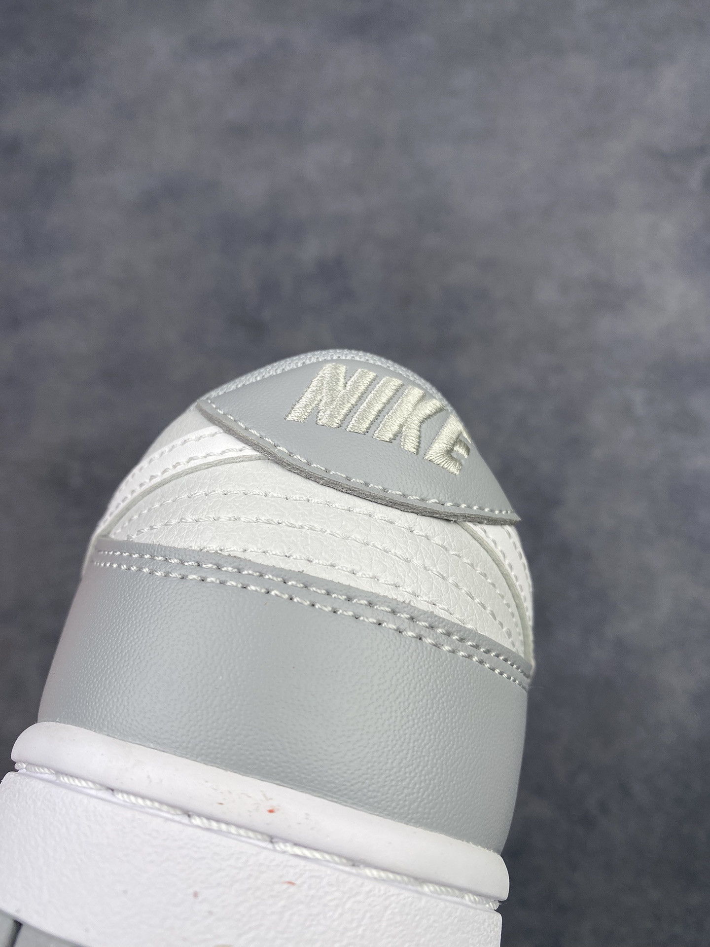 特价神版独家版型蒸餾加工帶來的是更好的视觉和脚感体验 耐克Nike SB Dunk Low Retro