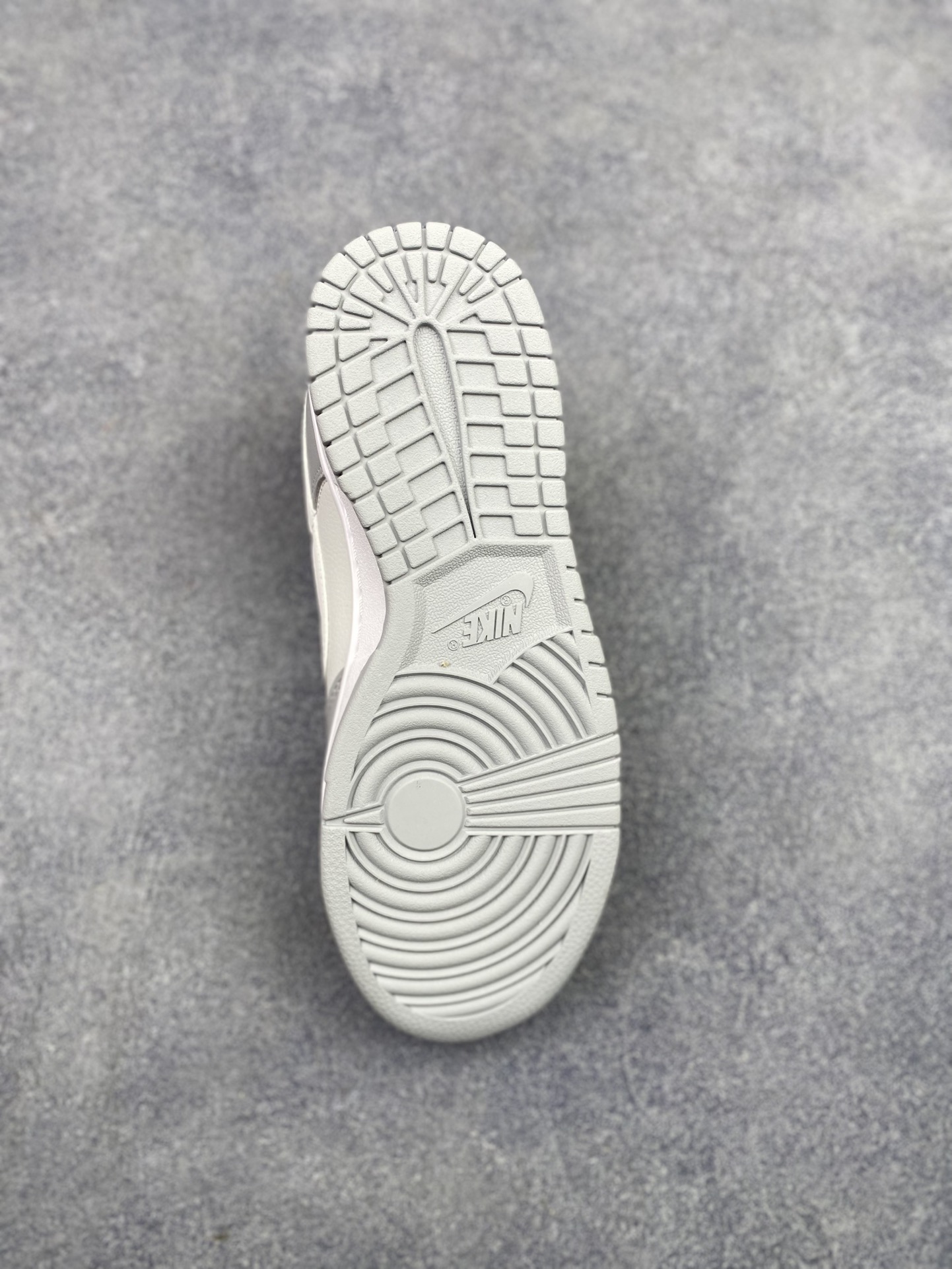 特价神版独家版型蒸餾加工帶來的是更好的视觉和脚感体验 耐克Nike SB Dunk Low Retro