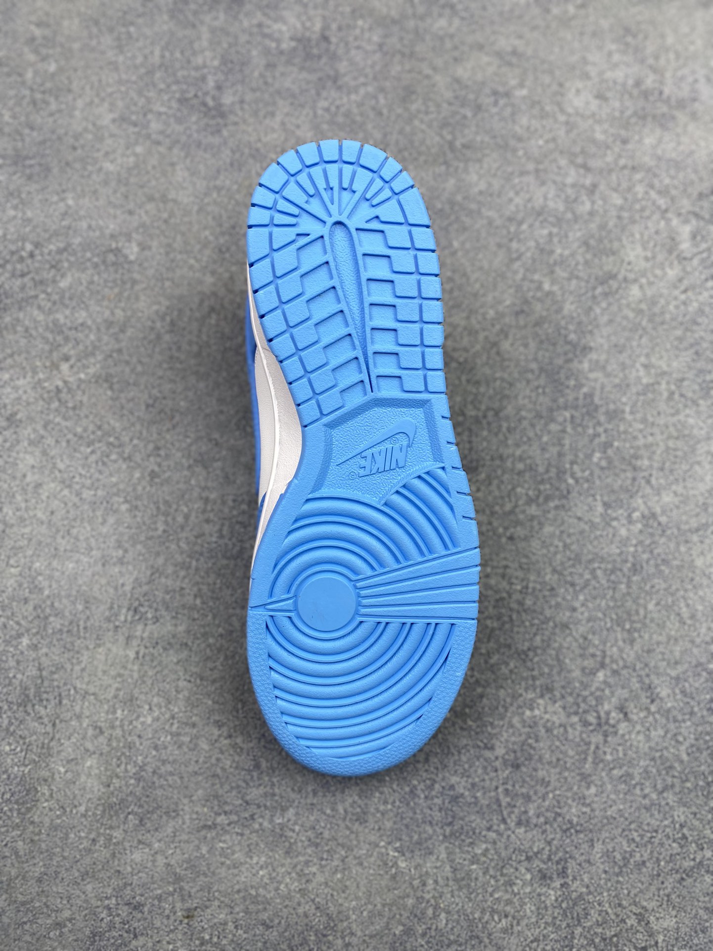 特价神版独家版型蒸餾加工帶來的是更好的视觉和脚感体验 耐克Nike SB Dunk Low Retro