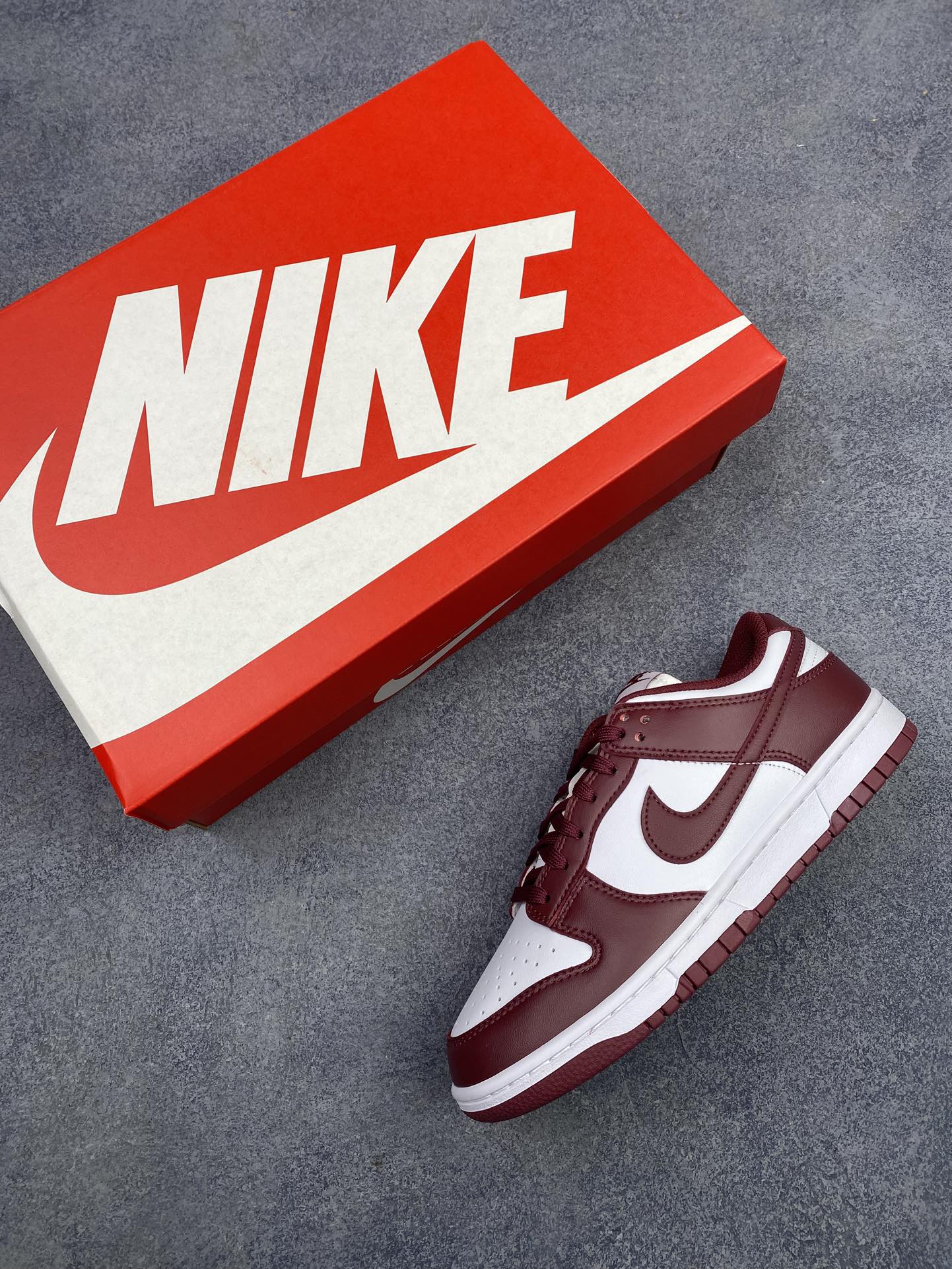 特价神版独家版型蒸餾加工帶來的是更好的视觉和脚感体验 耐克Nike SB Dunk Low Retro