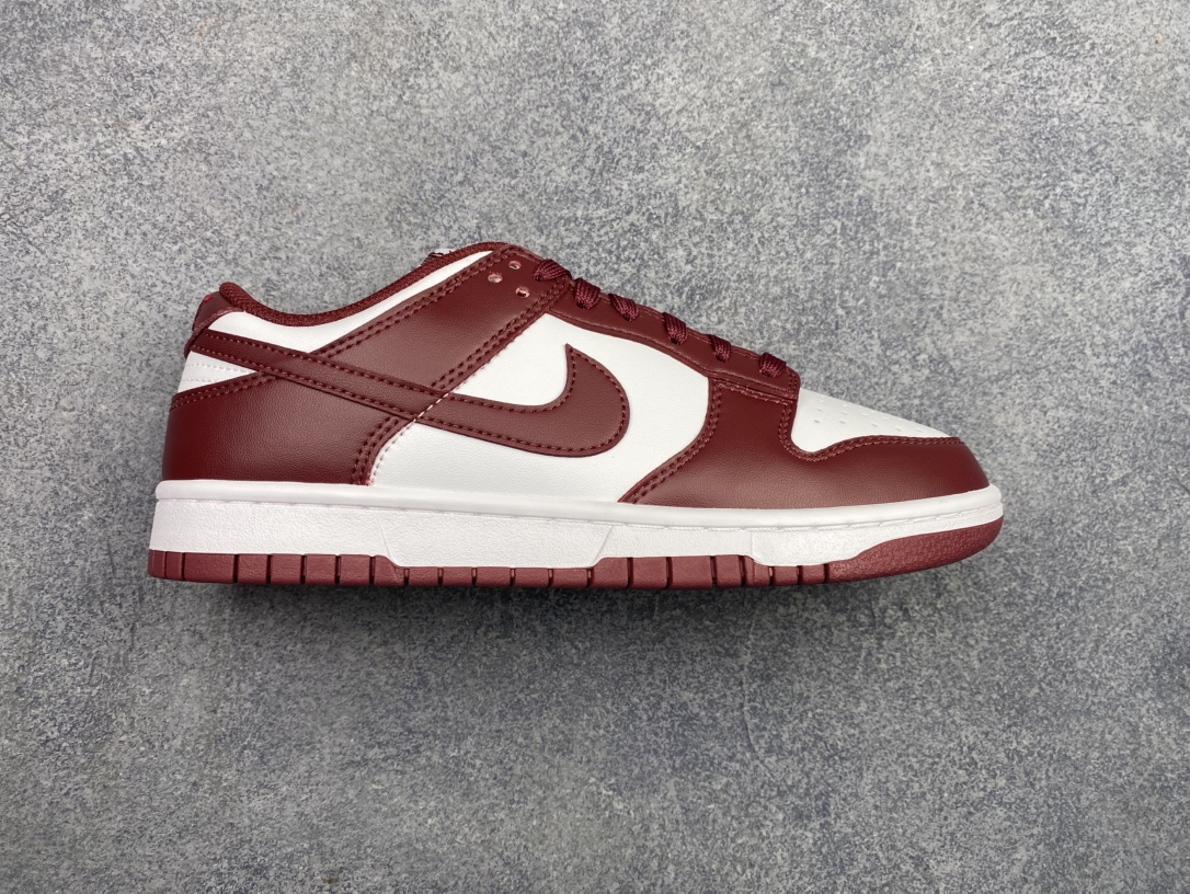 特价神版独家版型蒸餾加工帶來的是更好的视觉和脚感体验 耐克Nike SB Dunk Low Retro