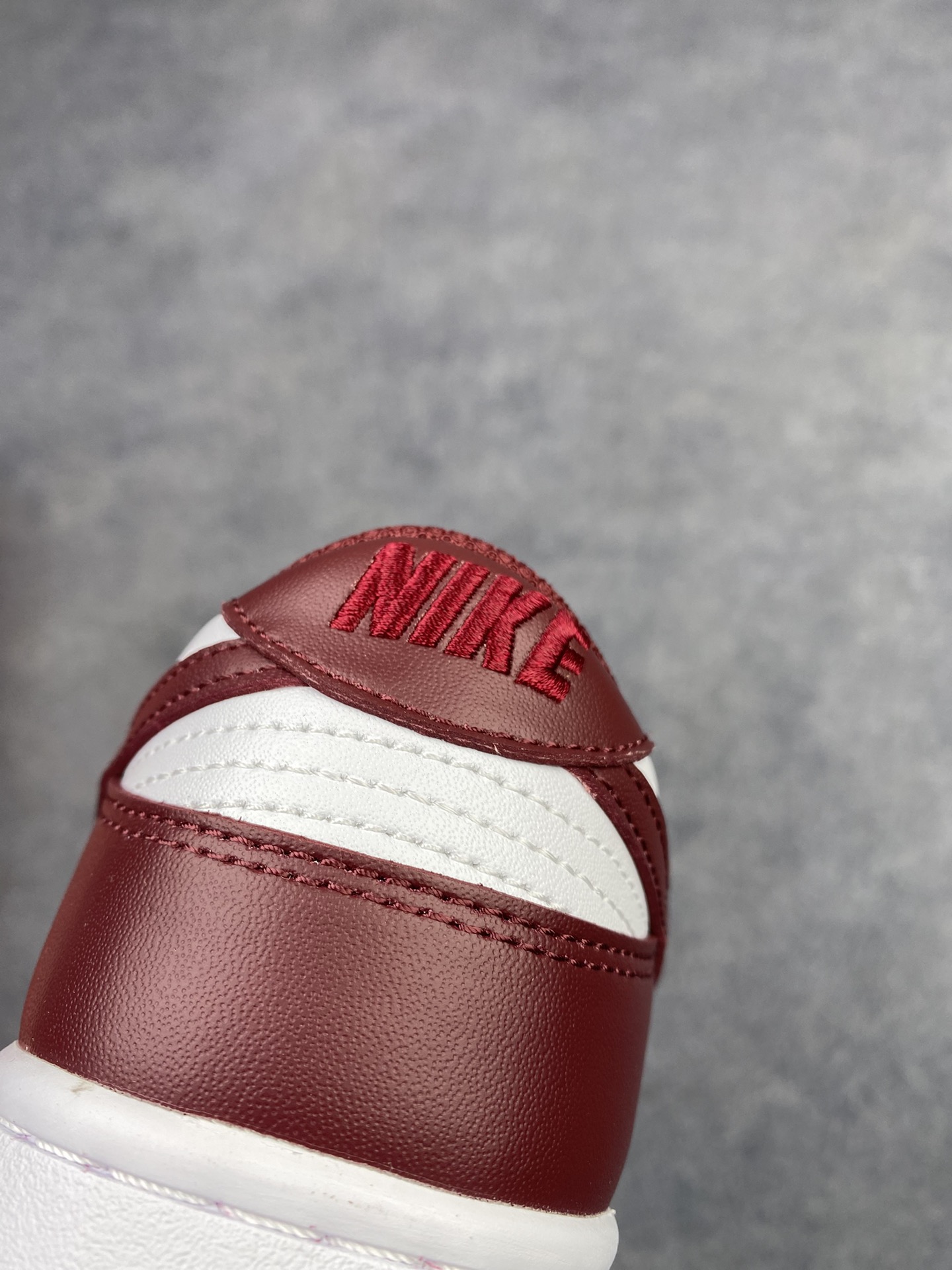 特价神版独家版型蒸餾加工帶來的是更好的视觉和脚感体验 耐克Nike SB Dunk Low Retro