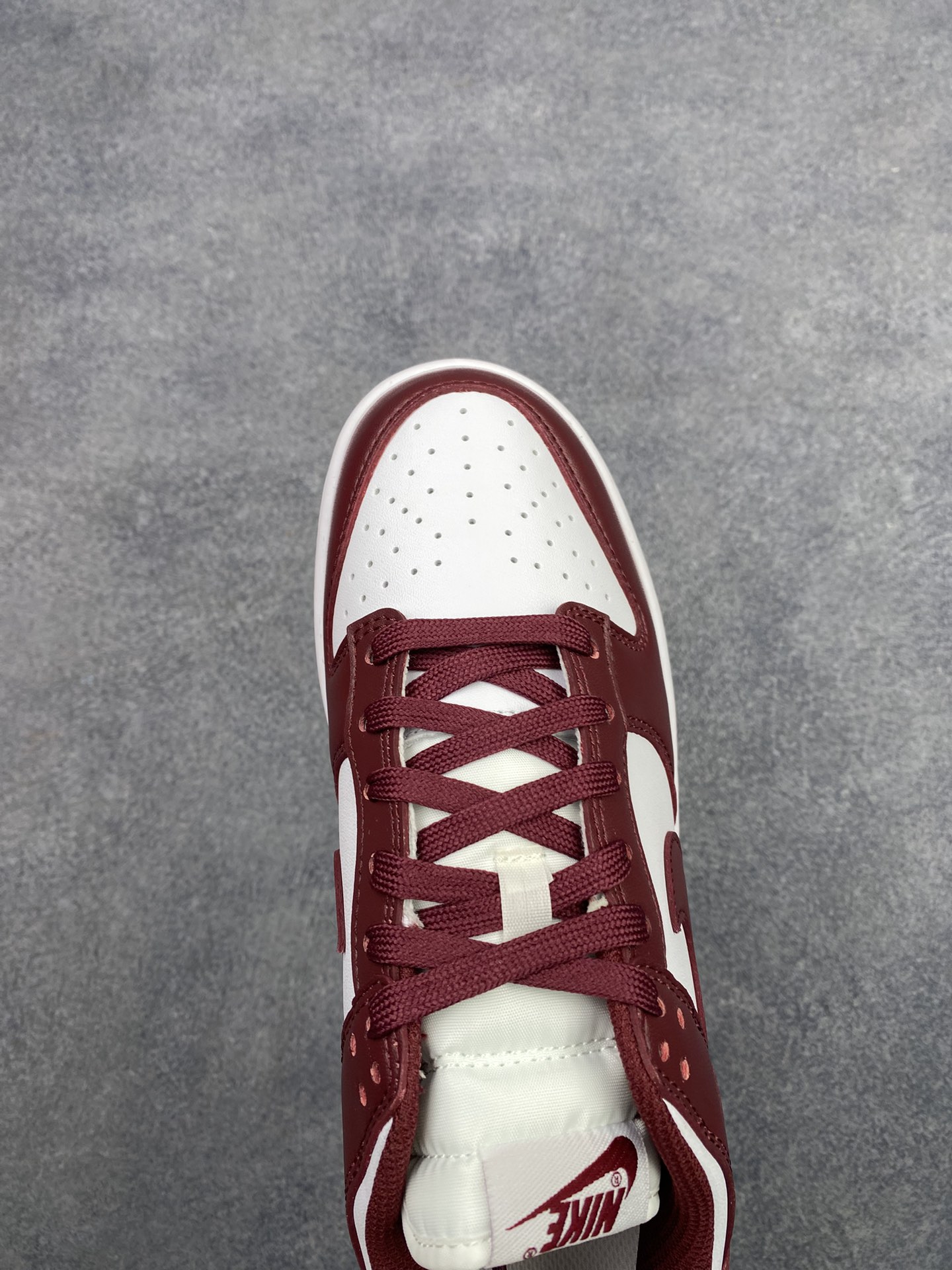 特价神版独家版型蒸餾加工帶來的是更好的视觉和脚感体验 耐克Nike SB Dunk Low Retro