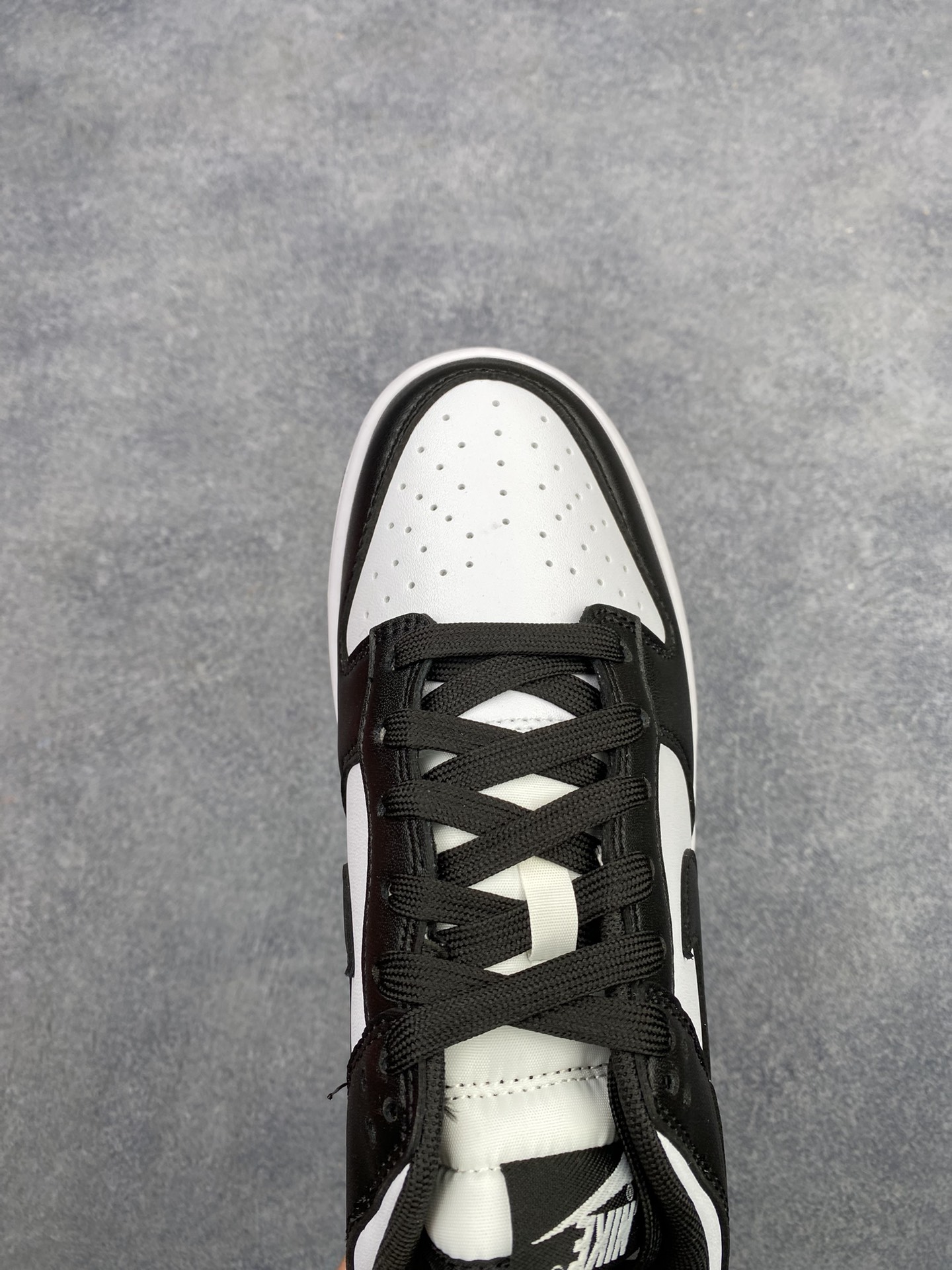 特价神版独家版型蒸餾加工帶來的是更好的视觉和脚感体验 耐克Nike SB Dunk Low Retro