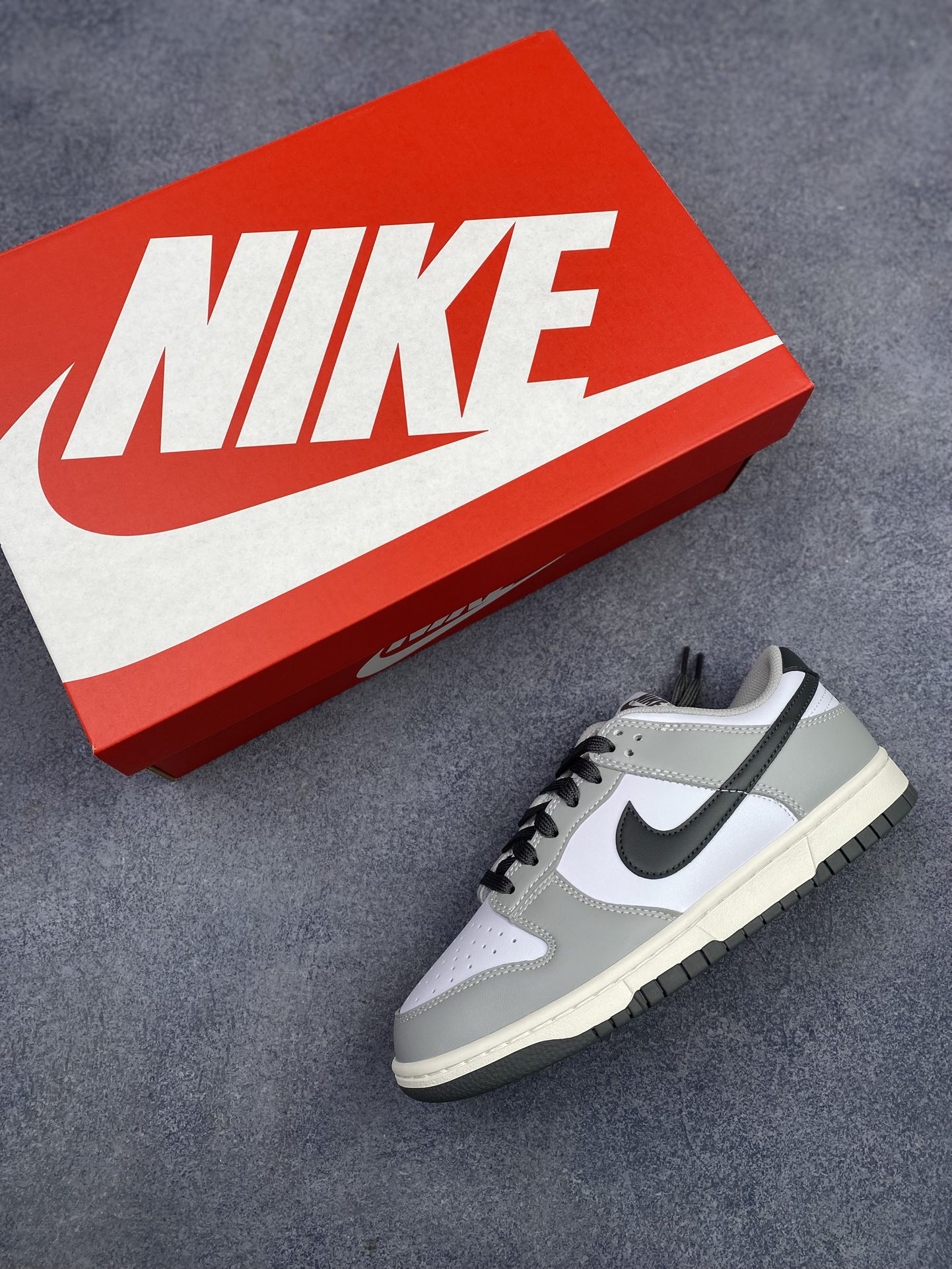 特价神版独家版型蒸餾加工帶來的是更好的视觉和脚感体验 耐克Nike SB Dunk Low Retro