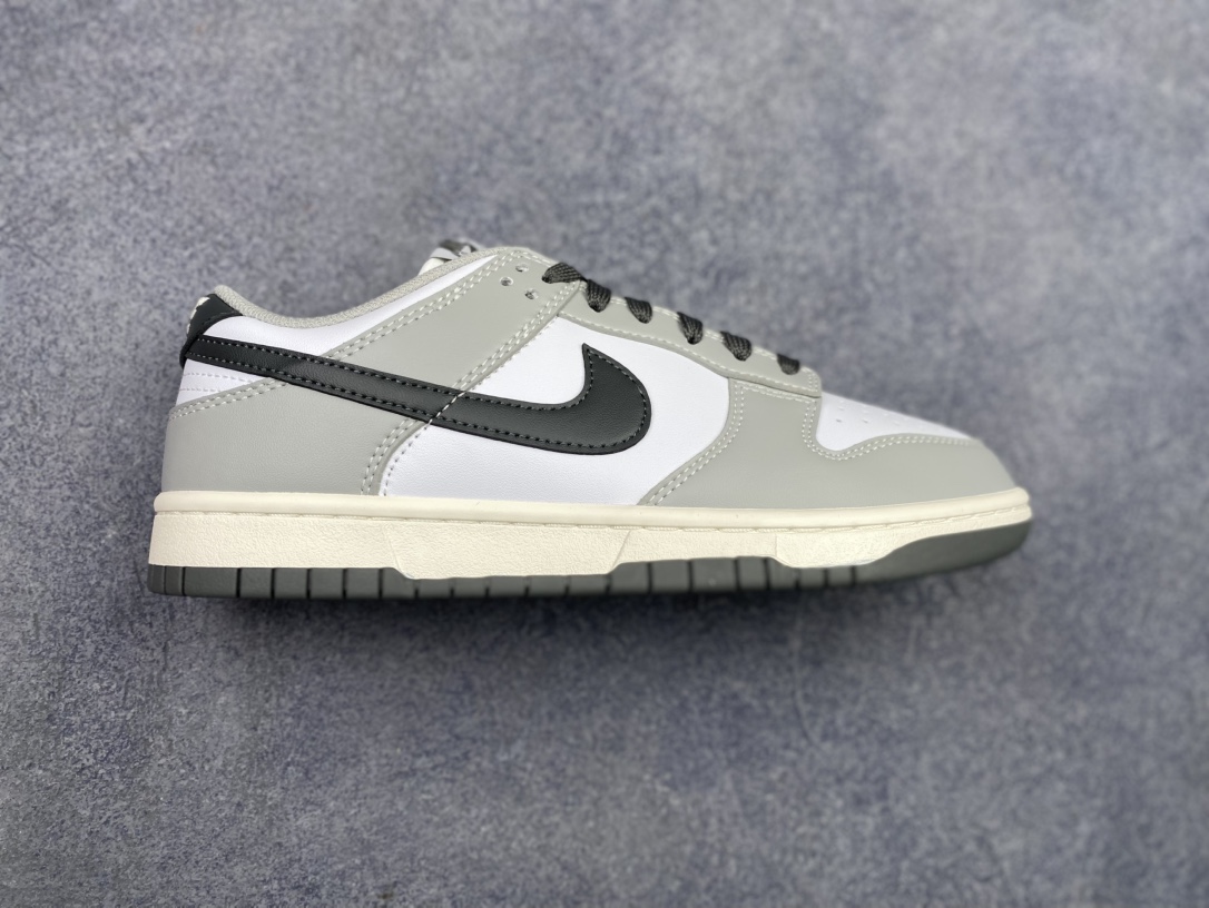 特价神版独家版型蒸餾加工帶來的是更好的视觉和脚感体验 耐克Nike SB Dunk Low Retro