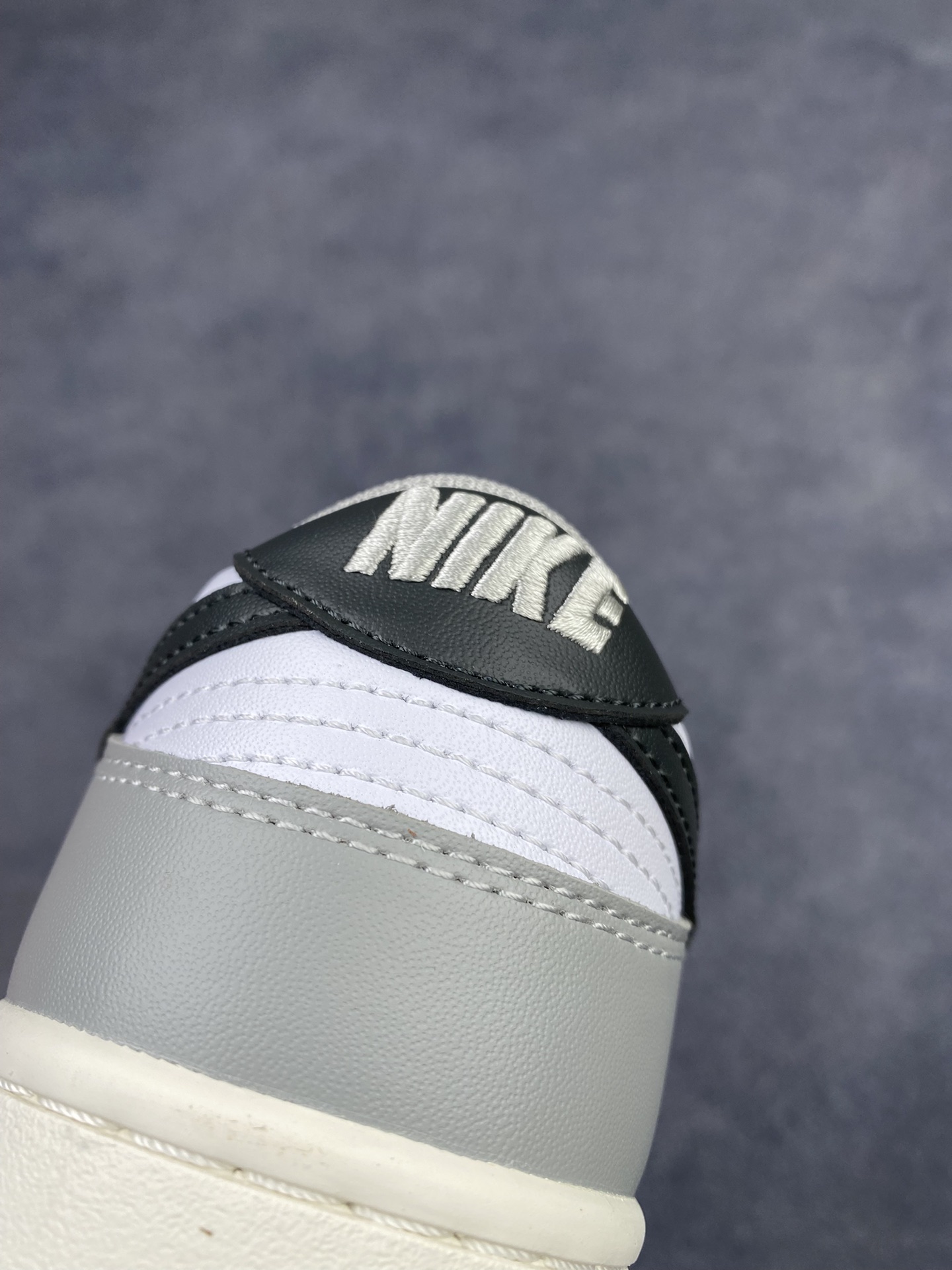 特价神版独家版型蒸餾加工帶來的是更好的视觉和脚感体验 耐克Nike SB Dunk Low Retro