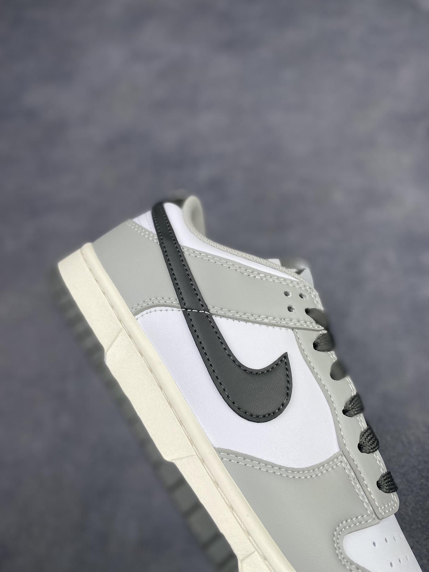 特价神版独家版型蒸餾加工帶來的是更好的视觉和脚感体验 耐克Nike SB Dunk Low Retro