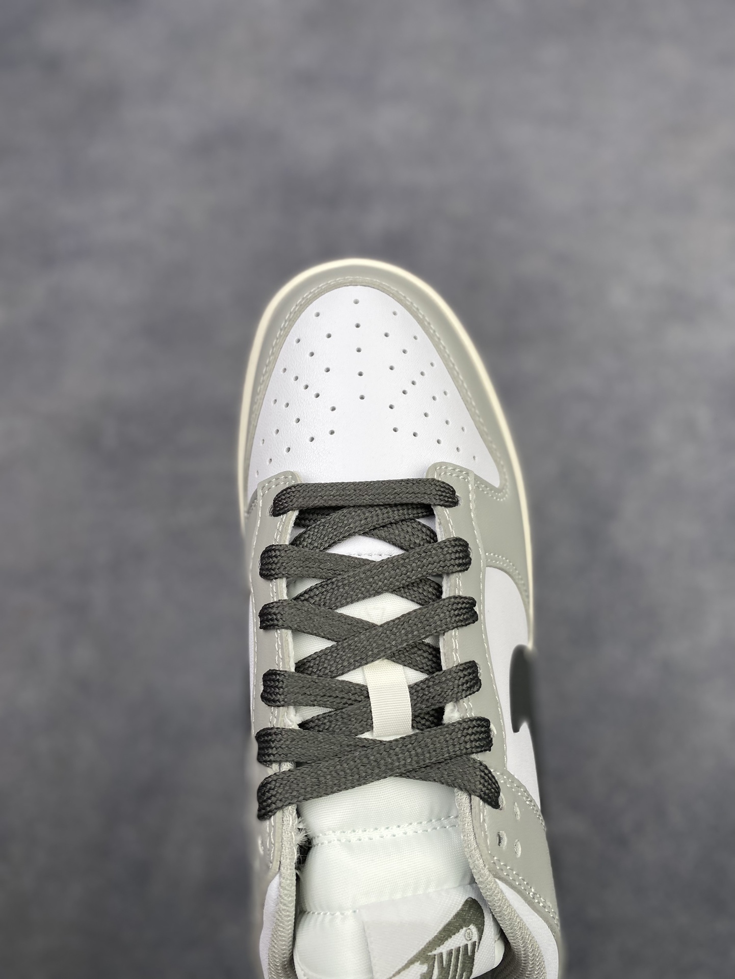 特价神版独家版型蒸餾加工帶來的是更好的视觉和脚感体验 耐克Nike SB Dunk Low Retro