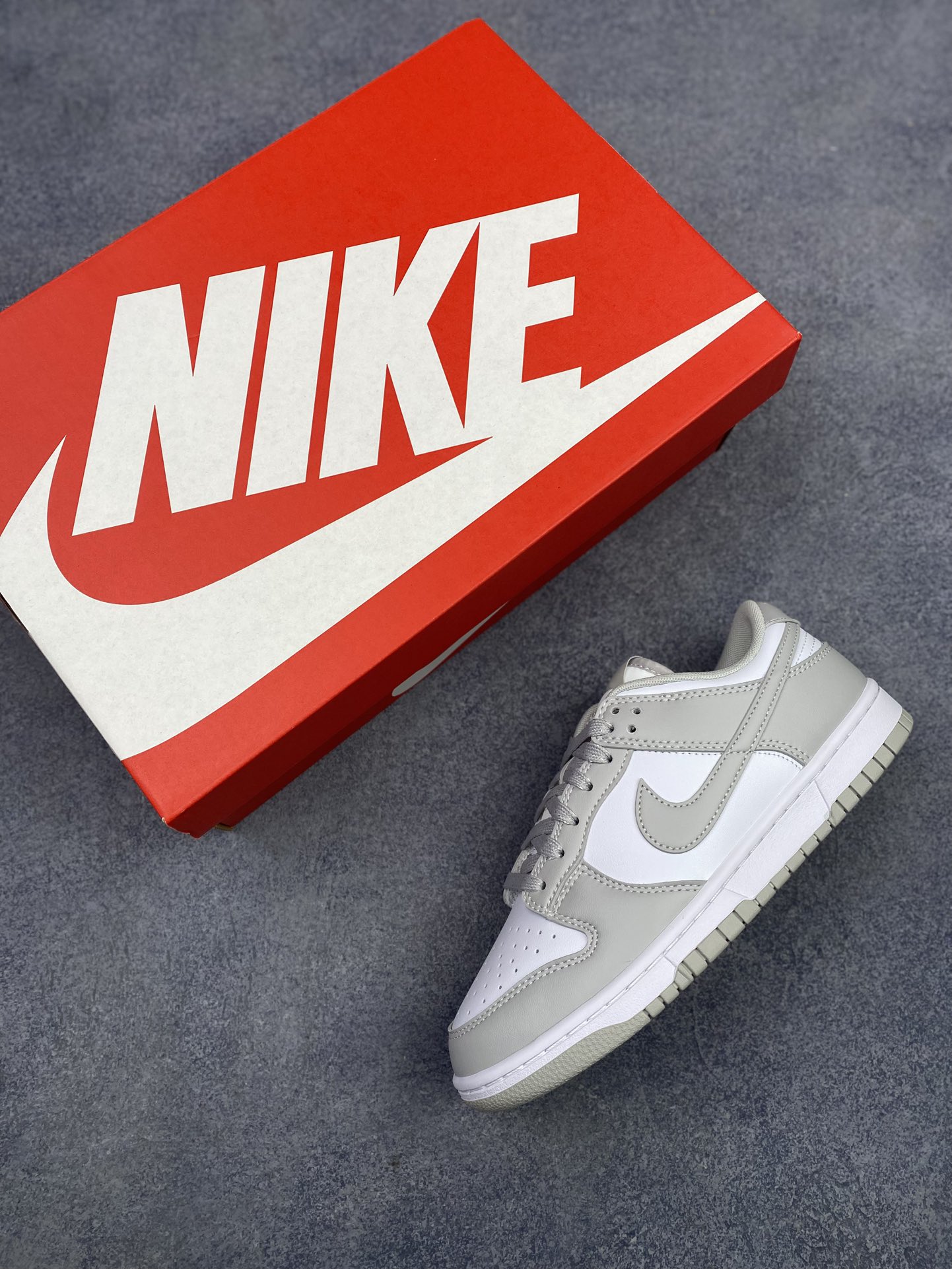 特价神版独家版型蒸餾加工帶來的是更好的视觉和脚感体验 耐克Nike SB Dunk Low Retro