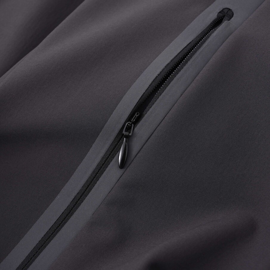 迪桑特DESCENT 2025秋冬 上新加绒连帽夹克外套，加厚冲锋衣运动外套夹克。高端机能系列，甄选日本