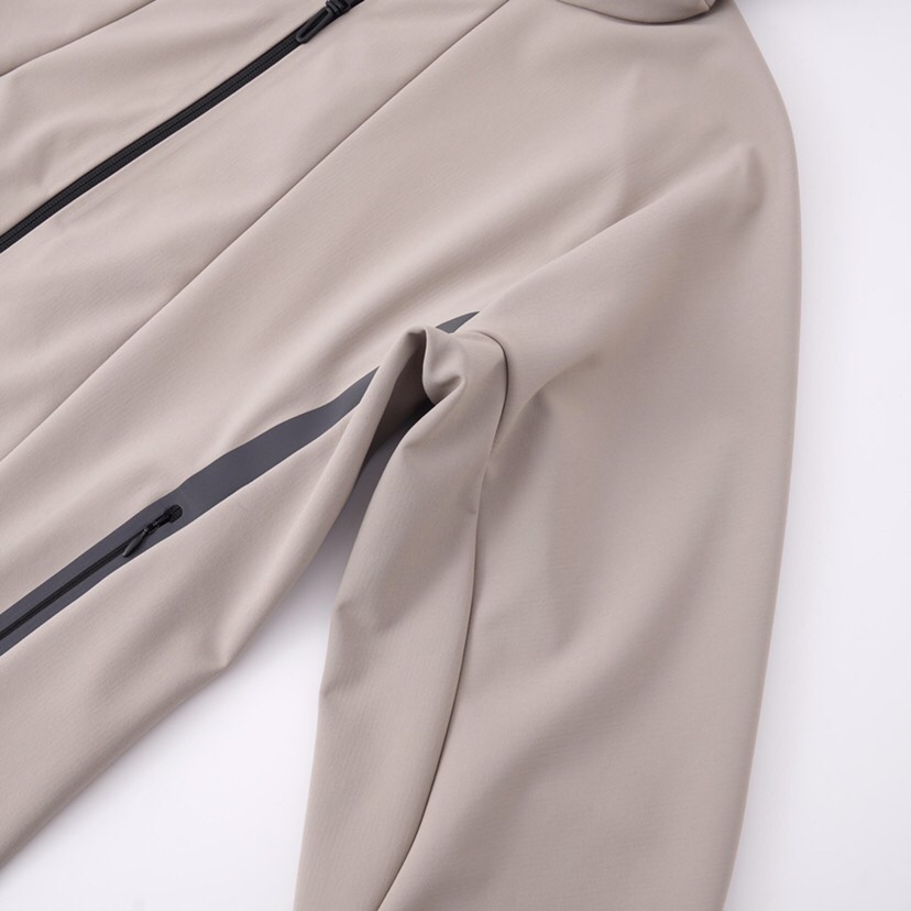 迪桑特DESCENT 2025秋冬 上新加绒连帽夹克外套，加厚冲锋衣运动外套夹克。高端机能系列，甄选日本