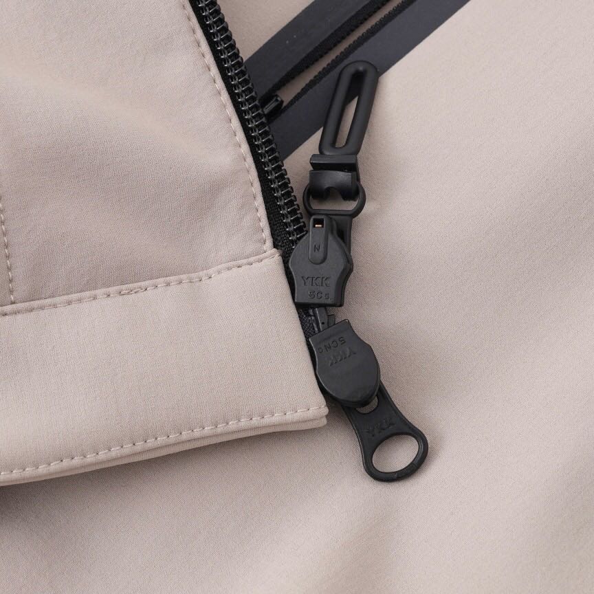 迪桑特DESCENT 2025秋冬 上新加绒连帽夹克外套，加厚冲锋衣运动外套夹克。高端机能系列，甄选日本