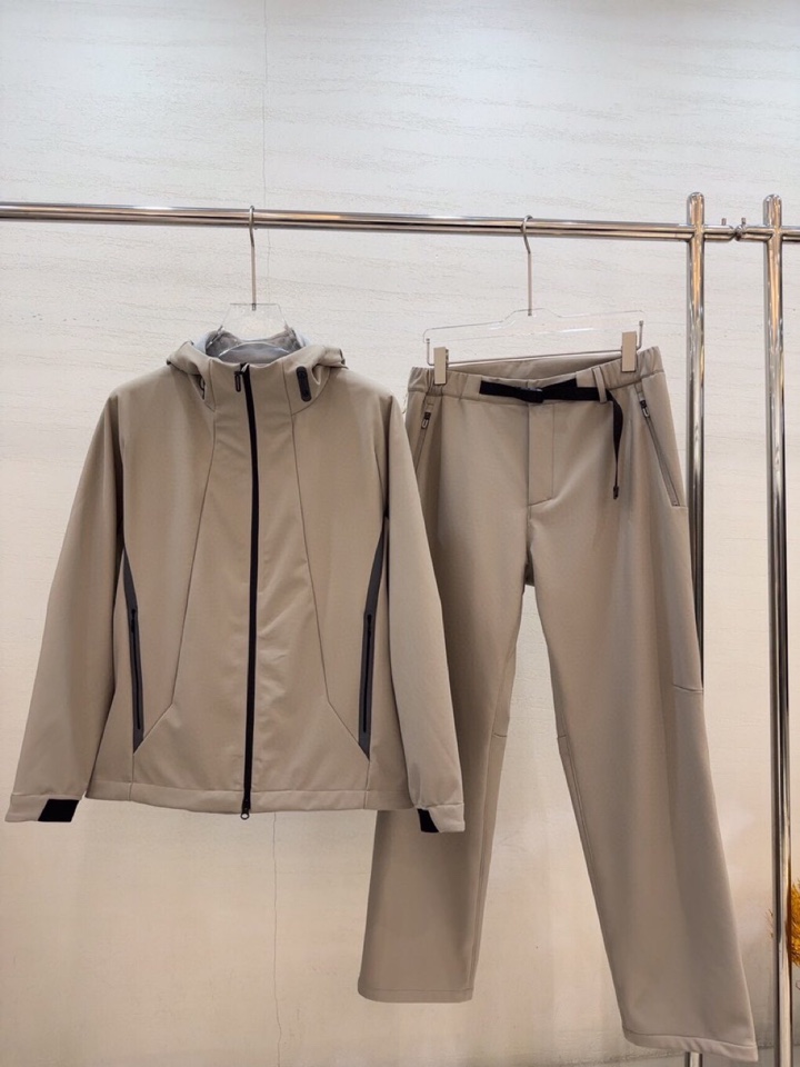 迪桑特DESCENT 2025秋冬上新加厚加绒连帽夹克套装，高端机能系列，甄选日本东丽特力飞面料，面层8