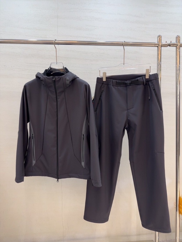 迪桑特DESCENT 2025秋冬上新加厚加绒连帽夹克套装，高端机能系列，甄选日本东丽特力飞面料，面层8