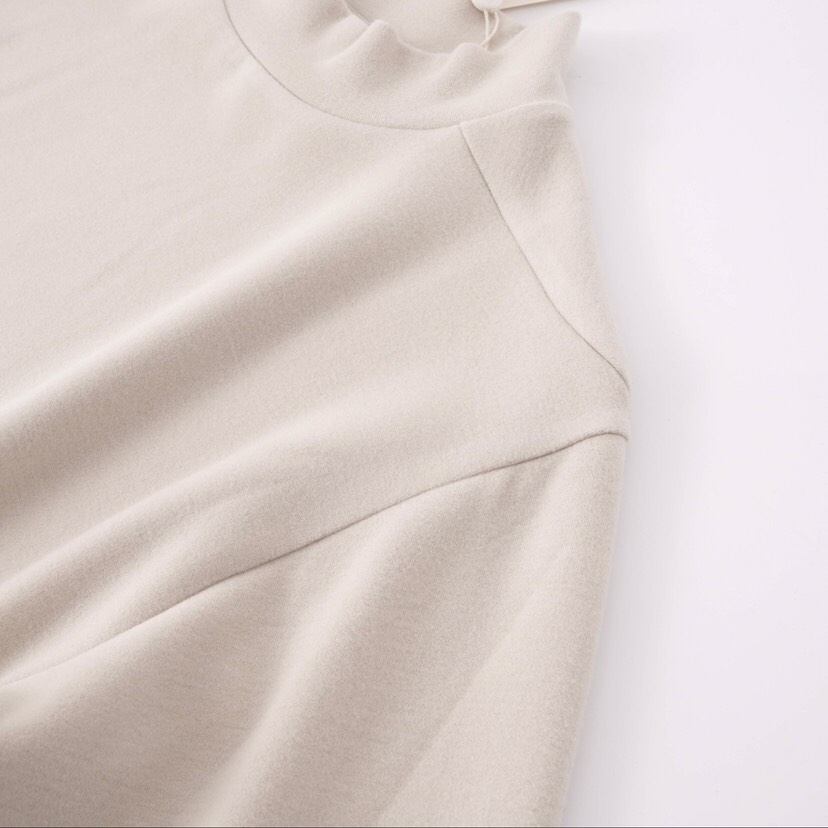 Armani 阿玛尼2025秋冬上新 320克重羊毛混纺半高领长袖T恤打底衫。秋冬天必不可少的半高领打底