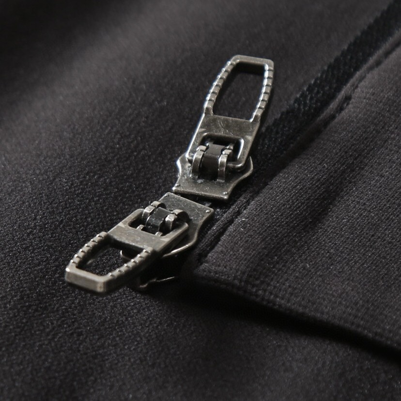 (Arcteryx）始祖鸟25年春季季男士休闲运动立领夹克外套定制面料，日本东丽轻量化提花四面弹。采用快