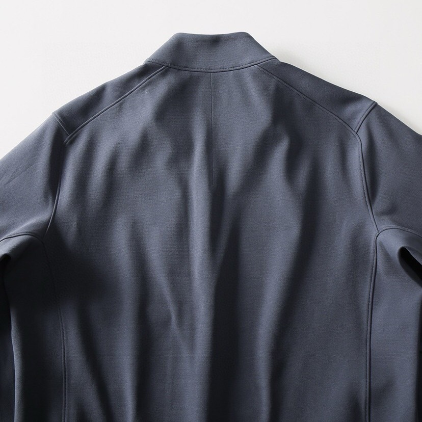 (Arcteryx）始祖鸟25年春季季男士休闲运动立领夹克外套定制面料，日本东丽轻量化提花四面弹。采用快