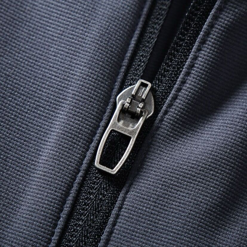 (Arcteryx）始祖鸟25年春季季男士休闲运动立领夹克外套定制面料，日本东丽轻量化提花四面弹。采用快