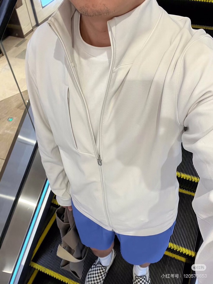 (Arcteryx）始祖鸟25年春季季男士休闲运动立领夹克外套定制面料，日本东丽轻量化提花四面弹。采用快