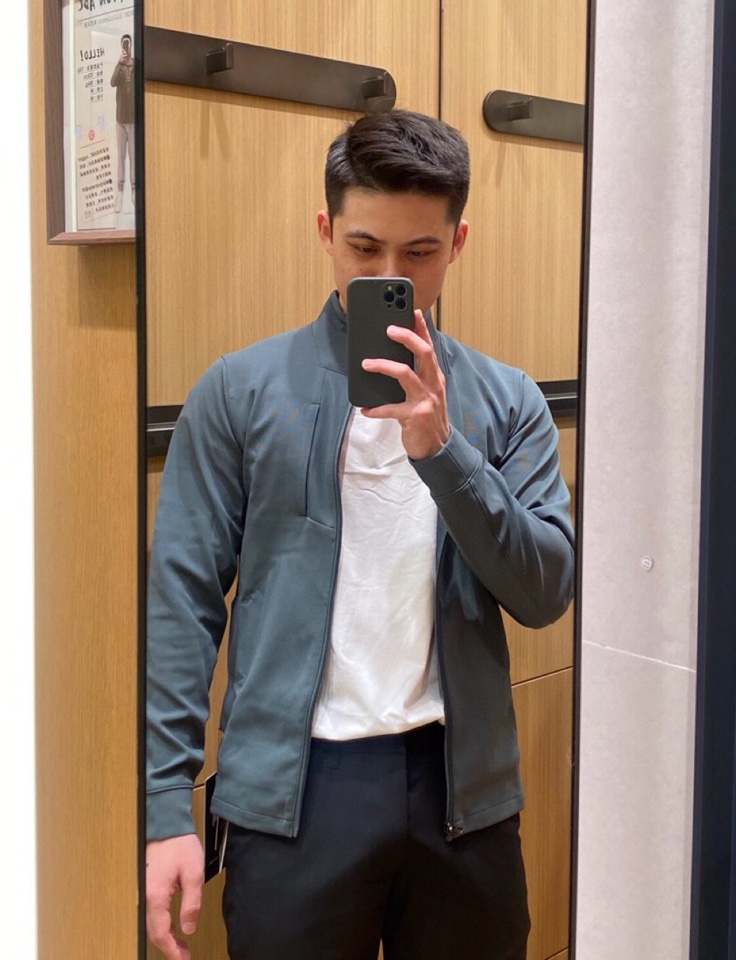 (Arcteryx）始祖鸟25年春季季男士休闲运动立领夹克外套定制面料，日本东丽轻量化提花四面弹。采用快