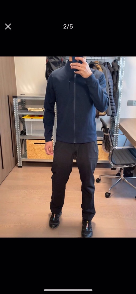 (Arcteryx）始祖鸟25年春季季男士休闲运动立领夹克外套定制面料，日本东丽轻量化提花四面弹。采用快