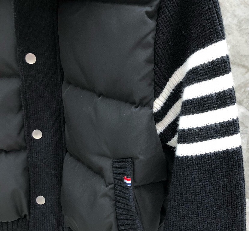 THOM BROWNE 汤姆布朗 TB🌺女款高版本，网红爆款折叠半高领女款羽绒服（含白鸭绒90%） \n