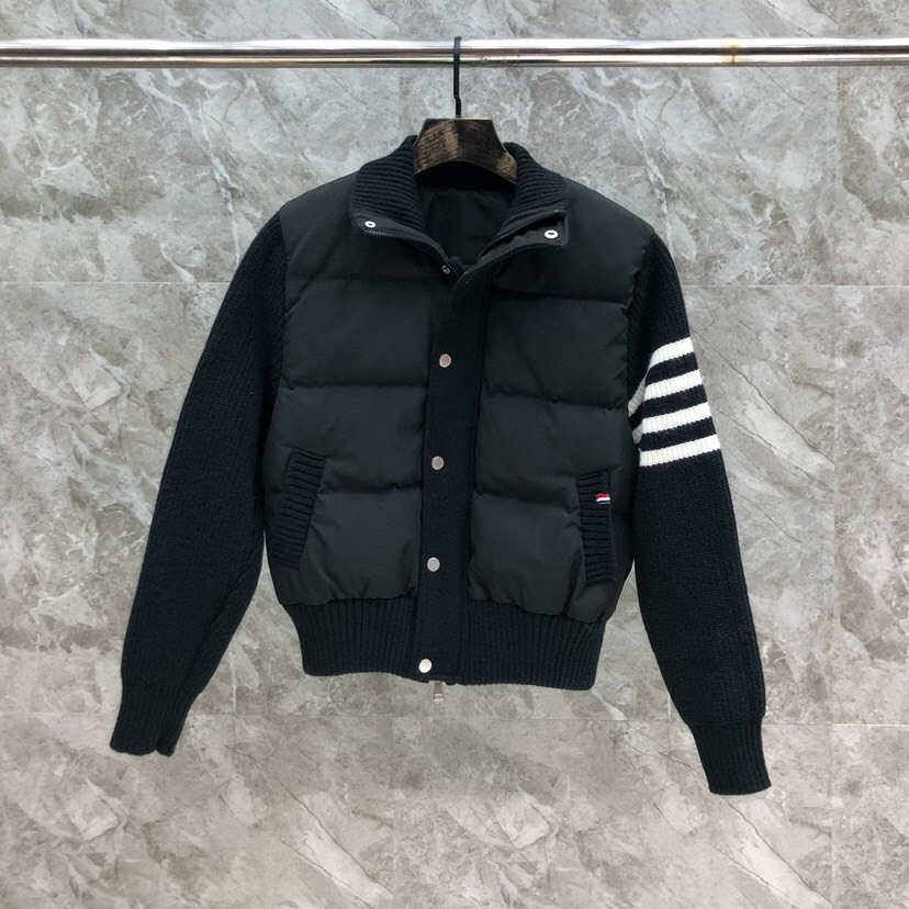 THOM BROWNE 汤姆布朗 TB🌺女款高版本，网红爆款折叠半高领女款羽绒服（含白鸭绒90%） \n