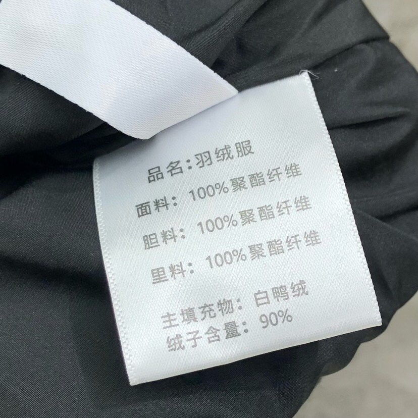 THOM BROWNE 汤姆布朗 TB🌺女款高版本，网红爆款折叠半高领女款羽绒服（含白鸭绒90%） \n