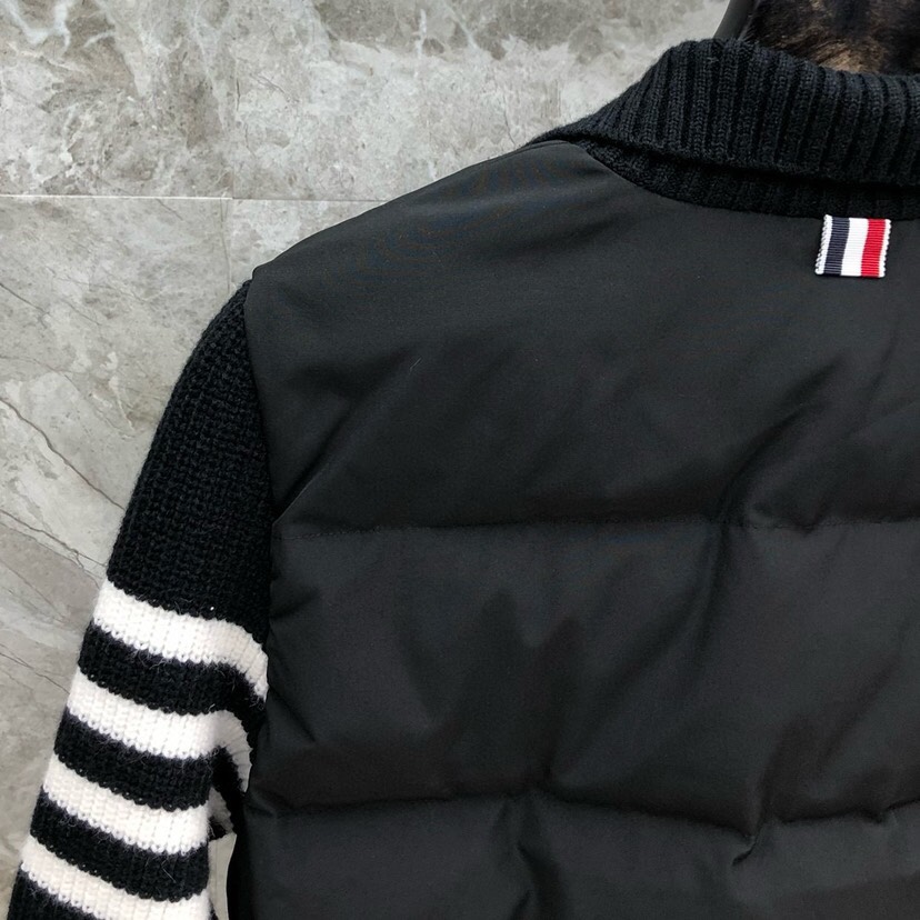 THOM BROWNE 汤姆布朗 TB🌺女款高版本，网红爆款折叠半高领女款羽绒服（含白鸭绒90%） \n