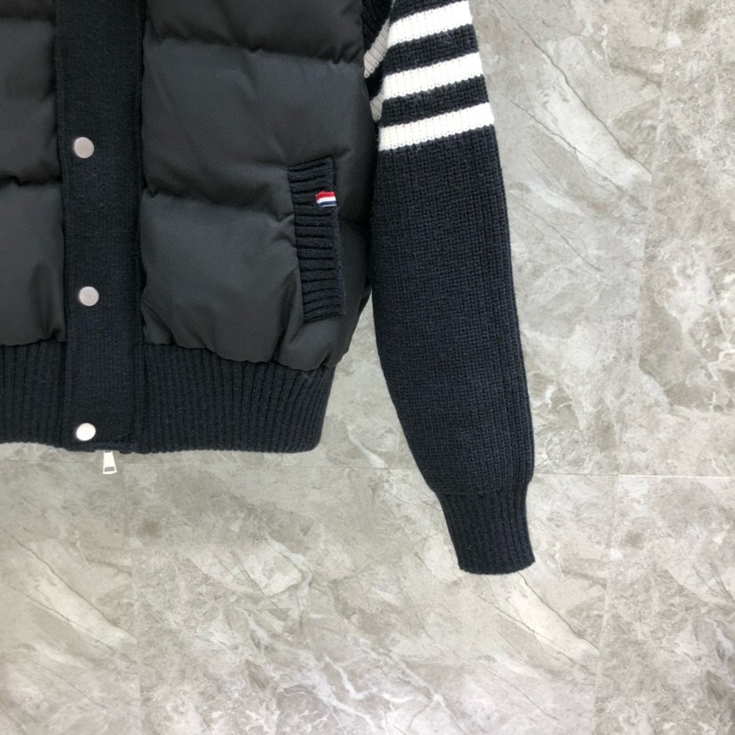 THOM BROWNE 汤姆布朗 TB🌺女款高版本，网红爆款折叠半高领女款羽绒服（含白鸭绒90%） \n