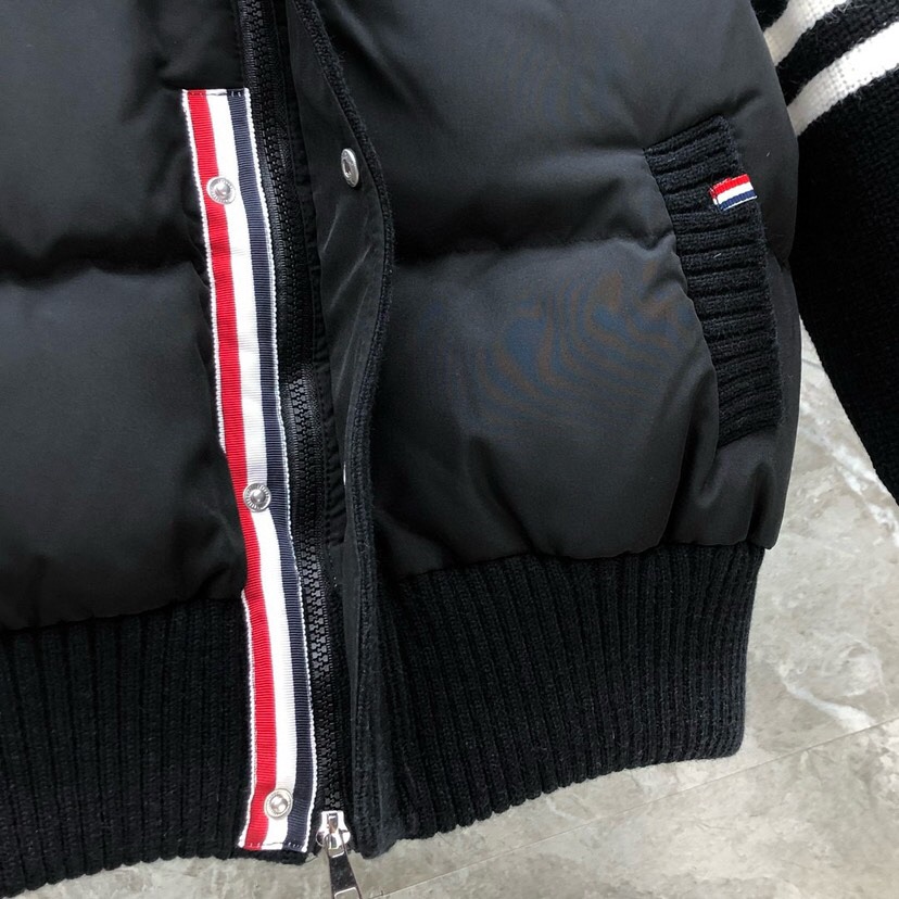 THOM BROWNE 汤姆布朗 TB🌺女款高版本，网红爆款折叠半高领女款羽绒服（含白鸭绒90%） \n