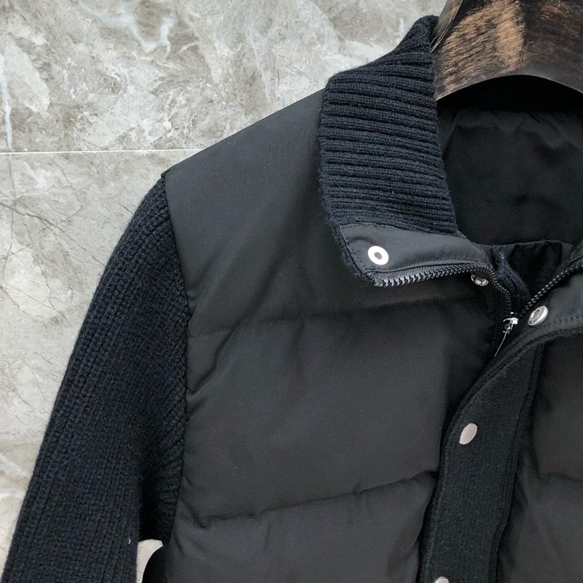 THOM BROWNE 汤姆布朗 TB🌺女款高版本，网红爆款折叠半高领女款羽绒服（含白鸭绒90%） \n