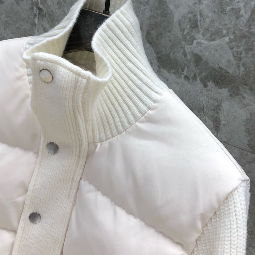 THOM BROWNE 汤姆布朗 TB🌺女款高版本，网红爆款折叠半高领女款羽绒服（含白鸭绒90%） \n