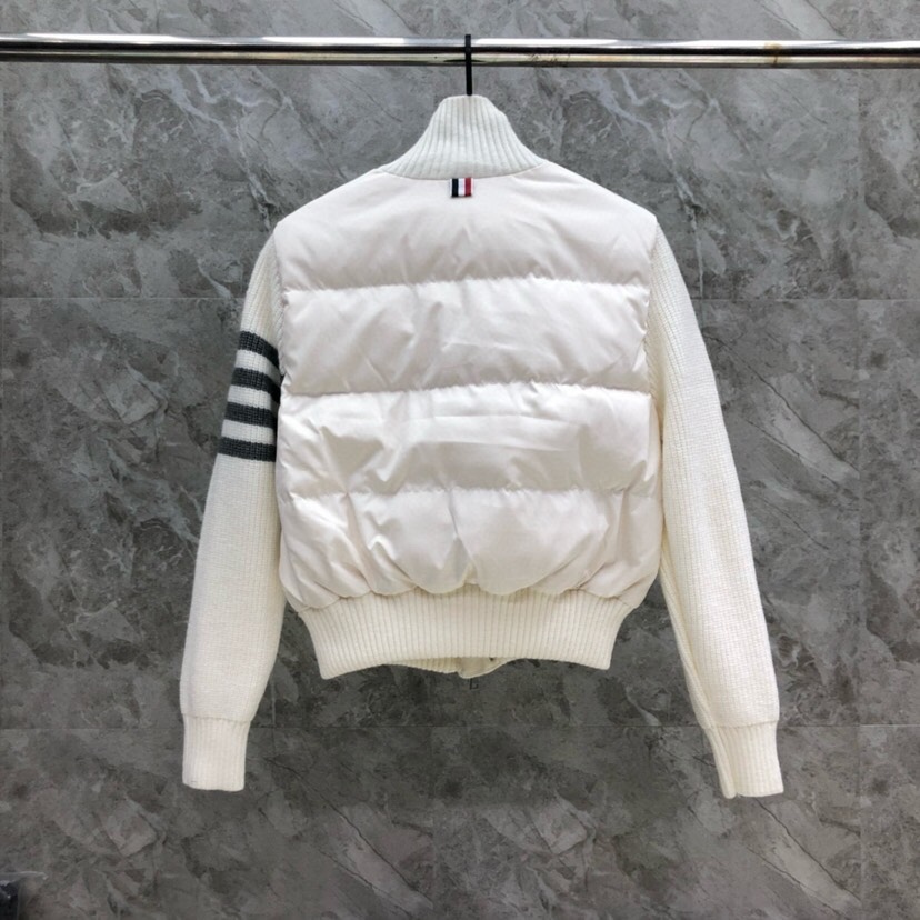 THOM BROWNE 汤姆布朗 TB🌺女款高版本，网红爆款折叠半高领女款羽绒服（含白鸭绒90%） \n
